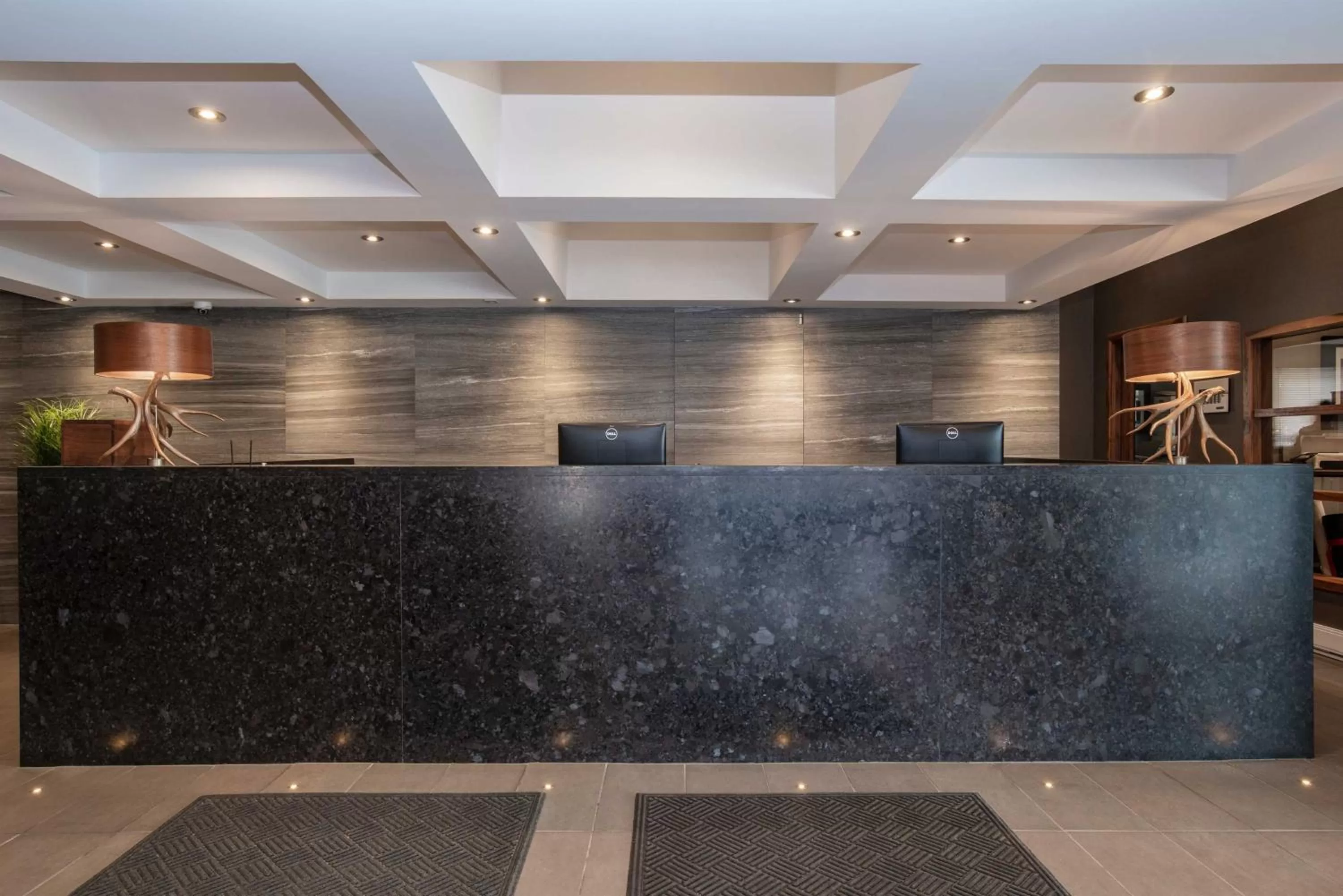 Lobby or reception in Sandman Hotel Vernon