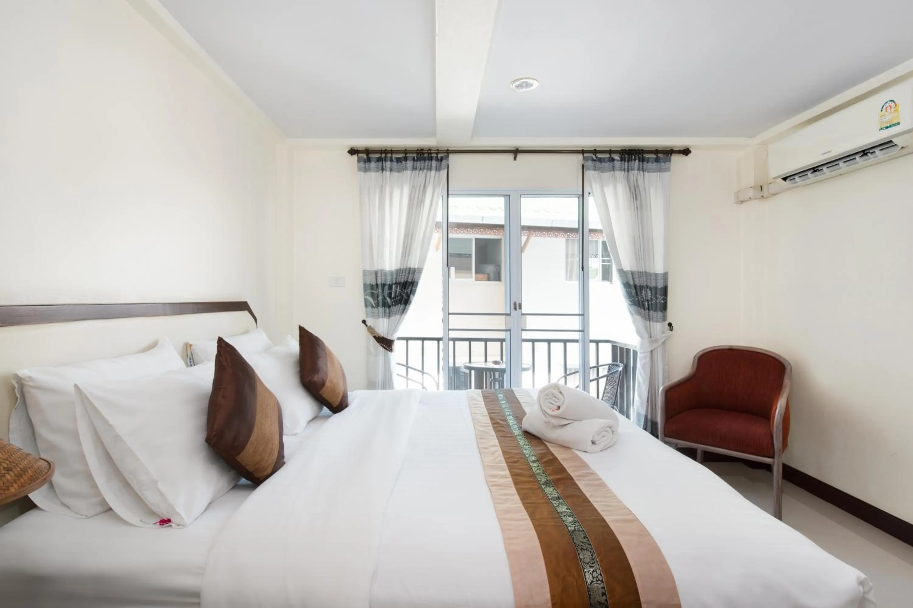 Deluxe Double Room in Manee Cool Mueang
