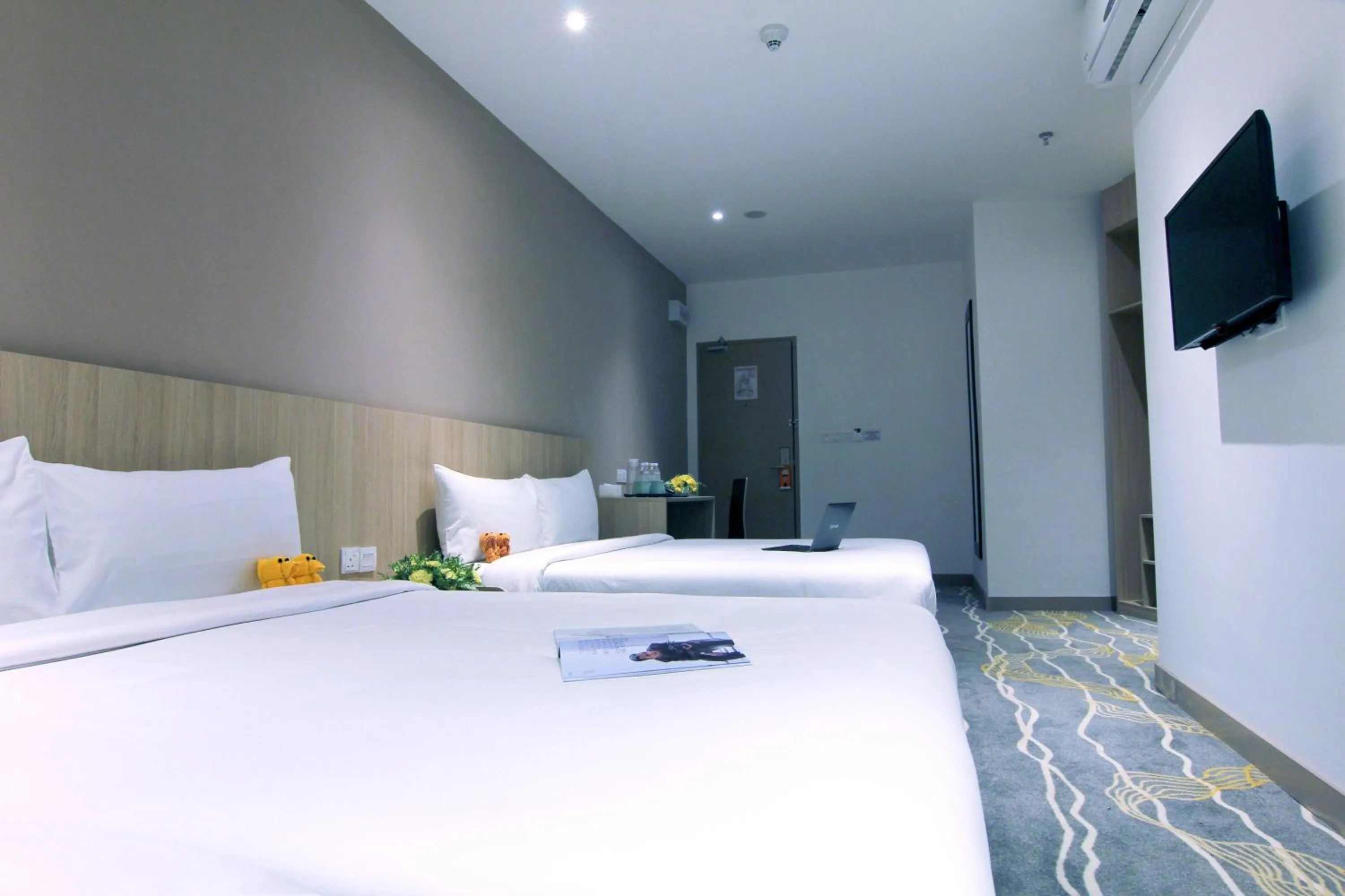 Premier Quadruple Room without Window in Pacific Express Hotel Chinatown