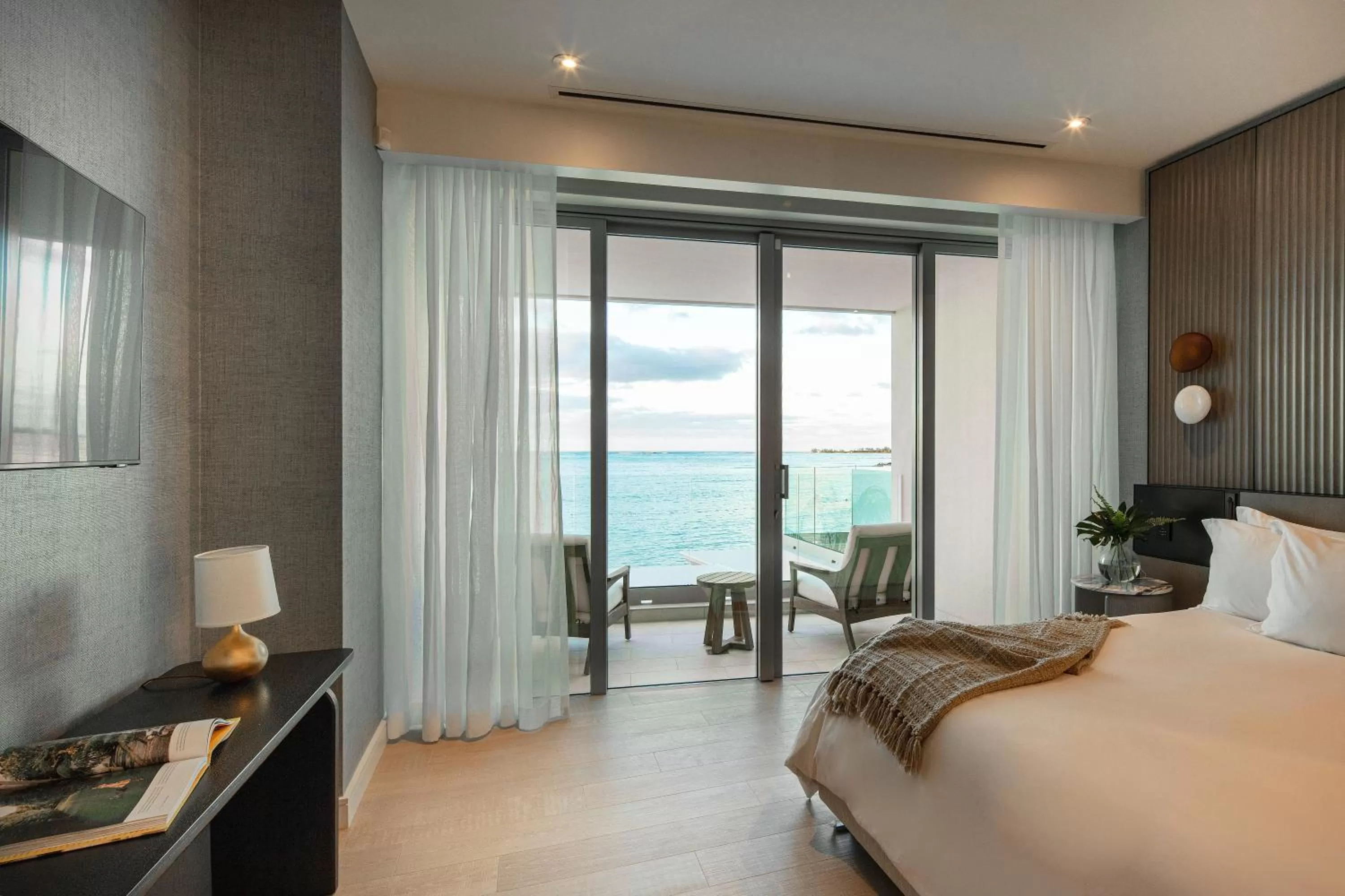 Deluxe Suite with Sea View in Goldwynn Resort & Residences