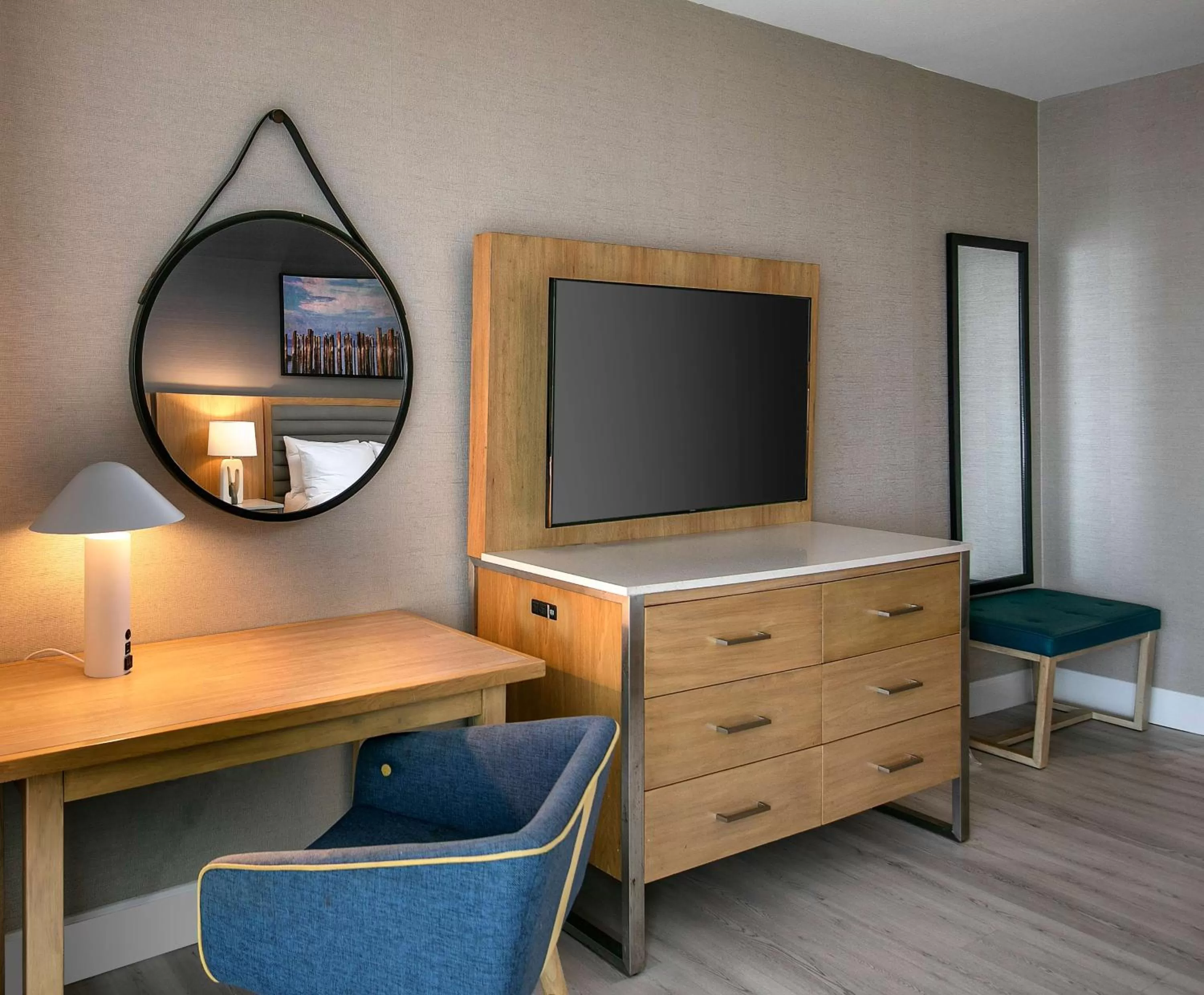 Downtown Queen Room in Inn at the Pier Pismo Beach, Curio Collection by Hilton