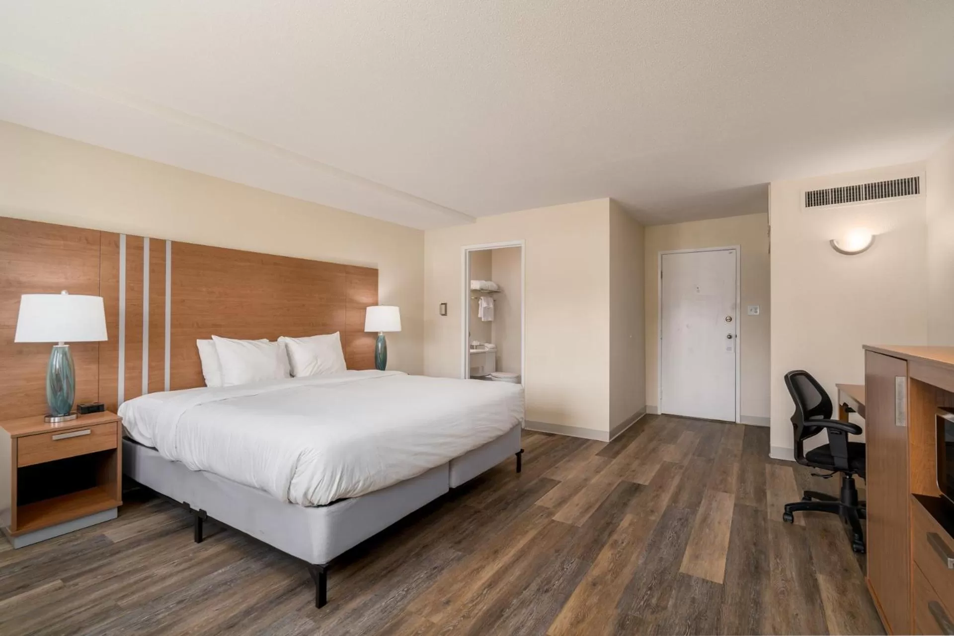 Deluxe King Room in Nevada Flats Hotel