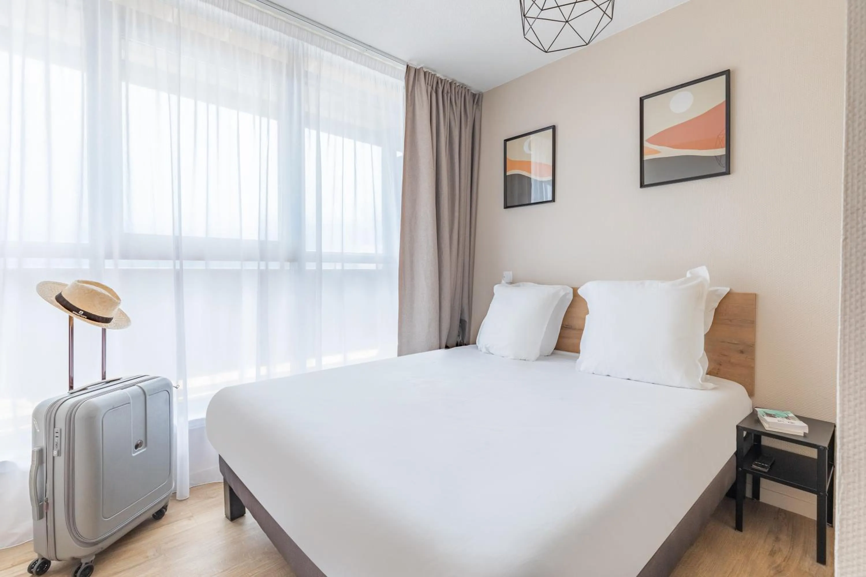 Two-Bedroom Apartment in Appart'City Classic Bordeaux Centre