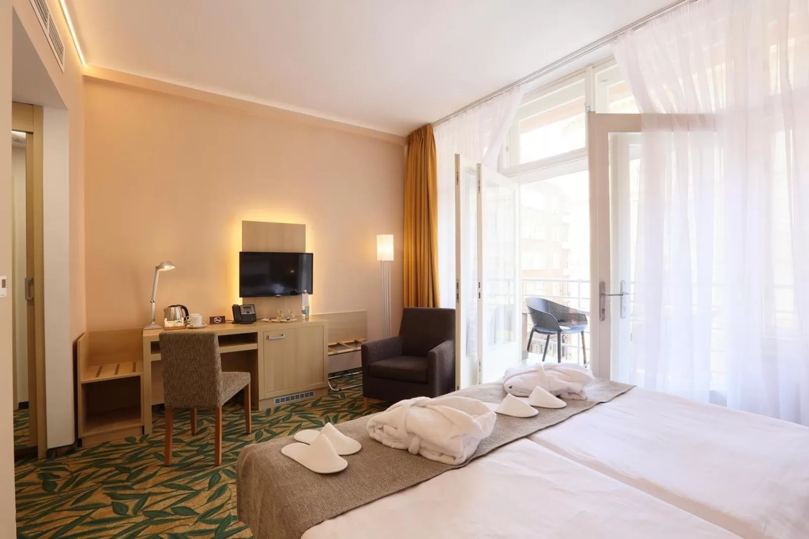 Superior Double or Twin Room with Balcony in Amarilis