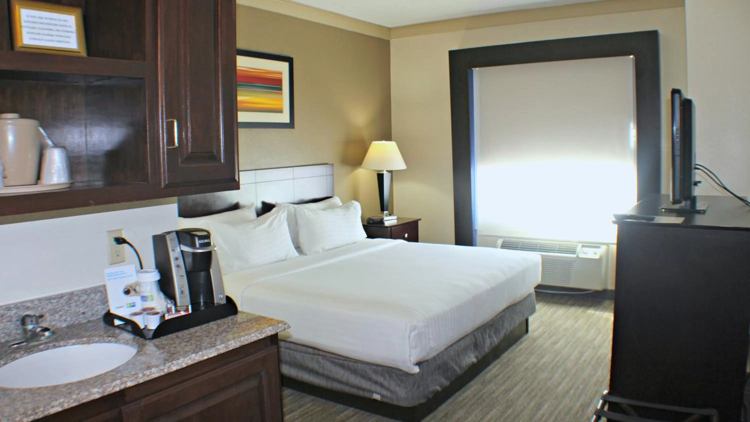 King Room - Hearing Accessible - Non-Smoking in Holiday Inn Express & Suites Plainview by IHG