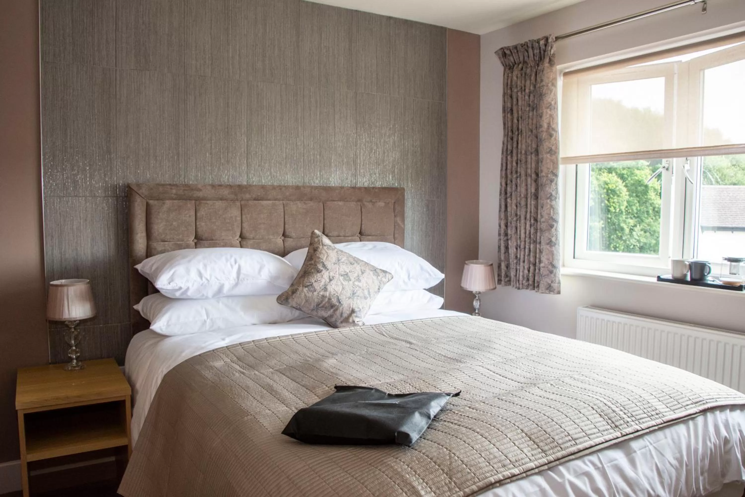 Superior King Room in Rose and Crown