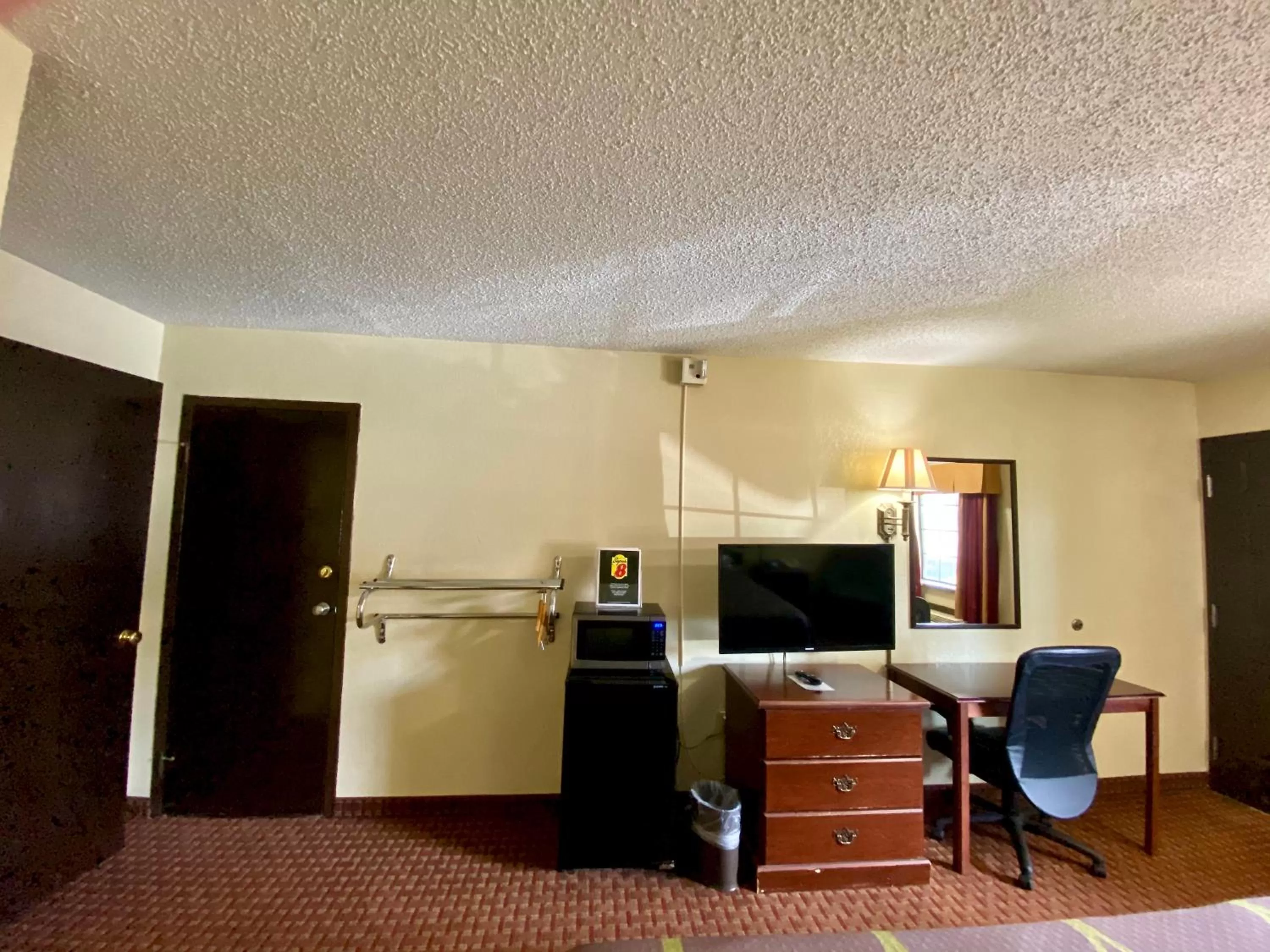 King Room - Mobility Access/Non-Smoking in Super 8 by Wyndham Shawnee