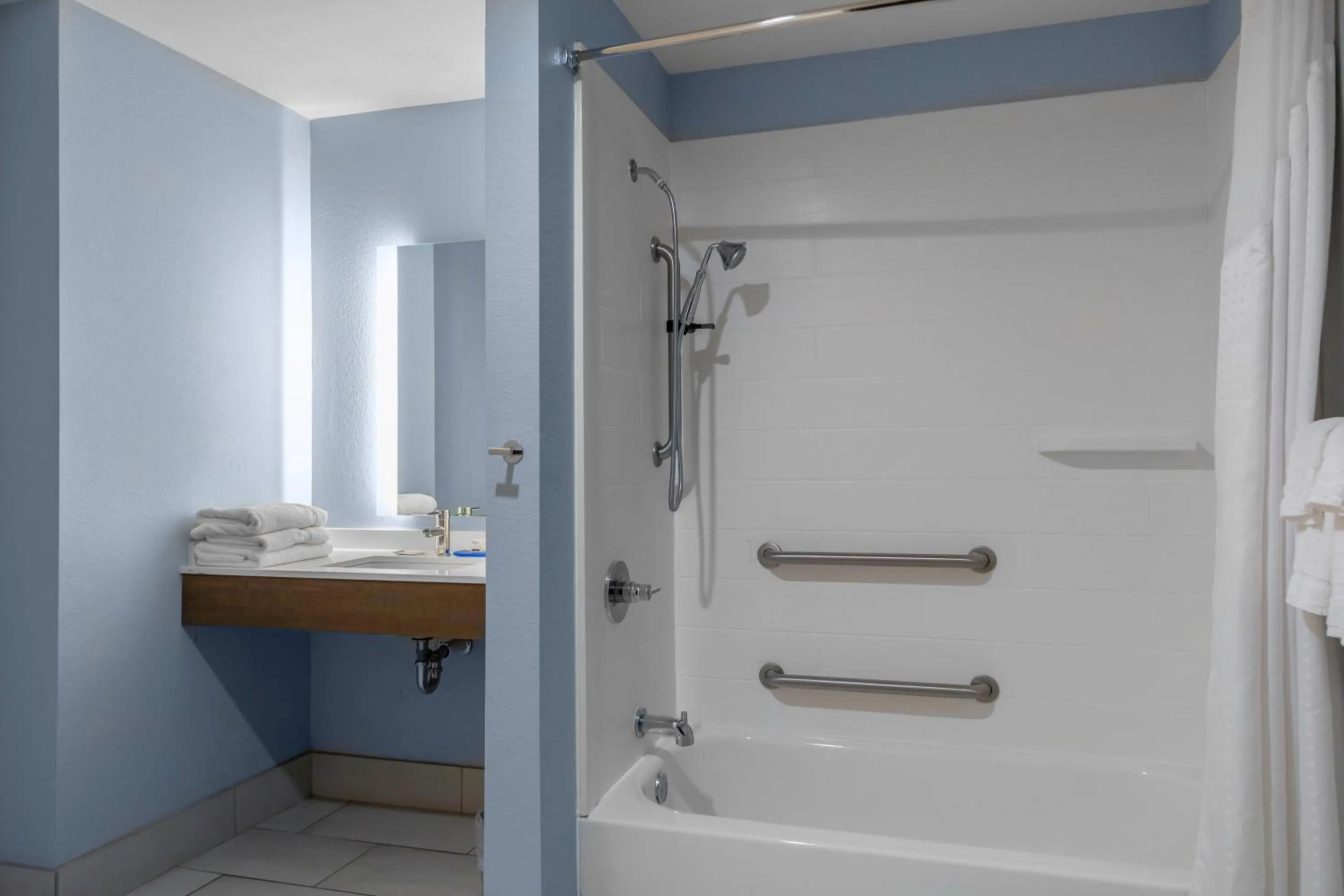 Queen Room with Two Queen Beds - Hearing Accessible/Non-Smoking in Holiday Inn Express & Suites Leander by IHG