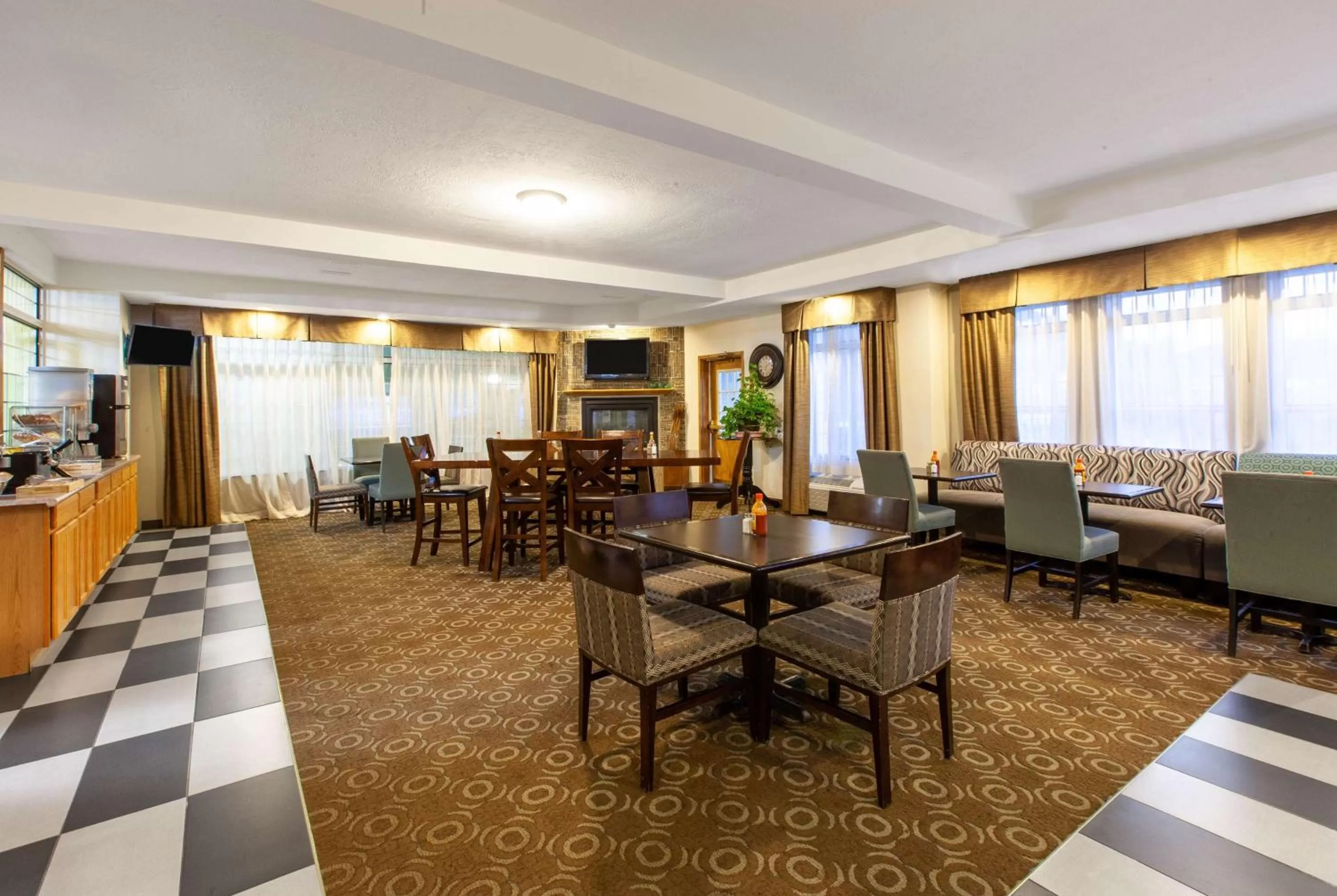 Restaurant/places to eat in Days Inn by Wyndham Petoskey