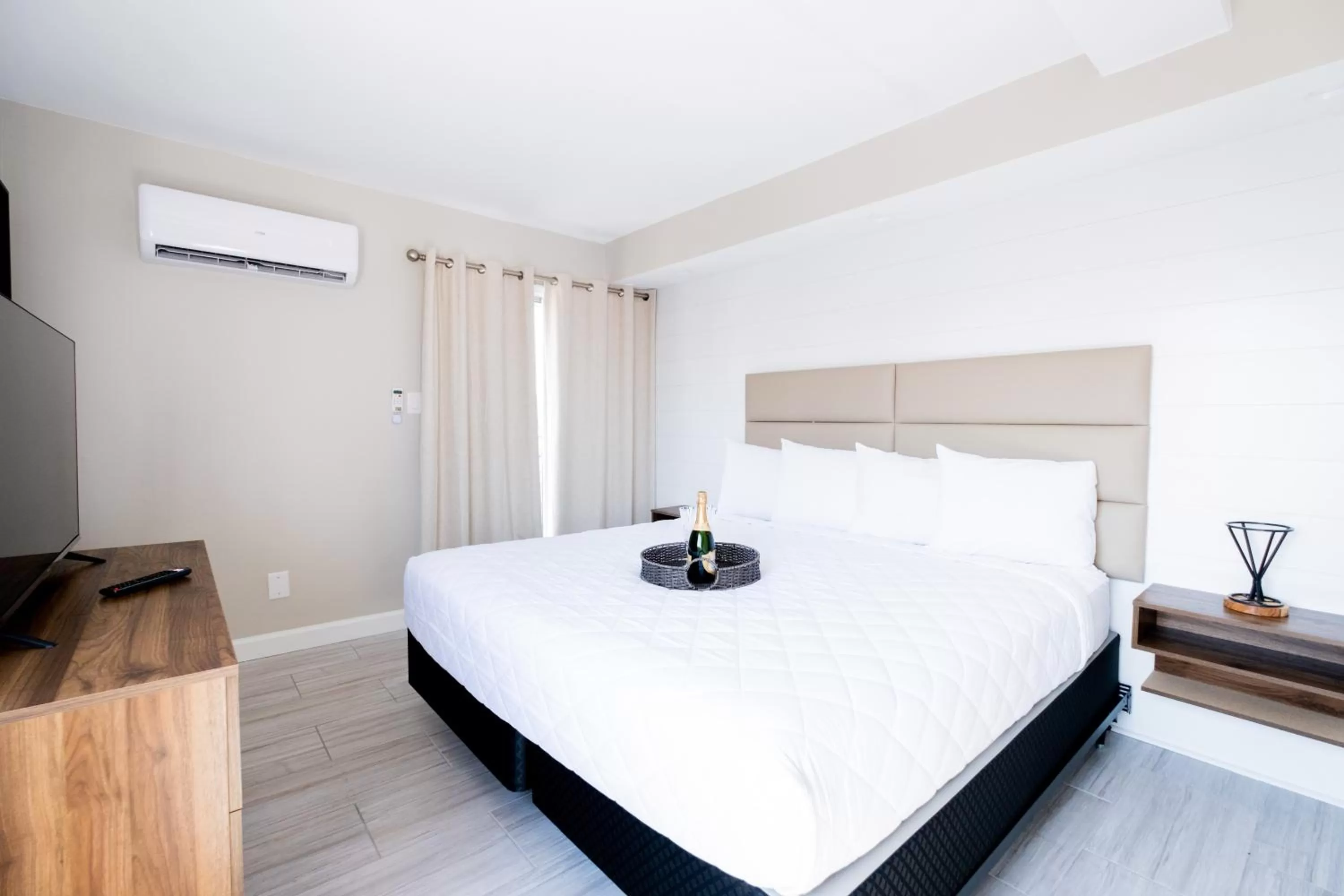 Deluxe King Suite in 300 Tenth