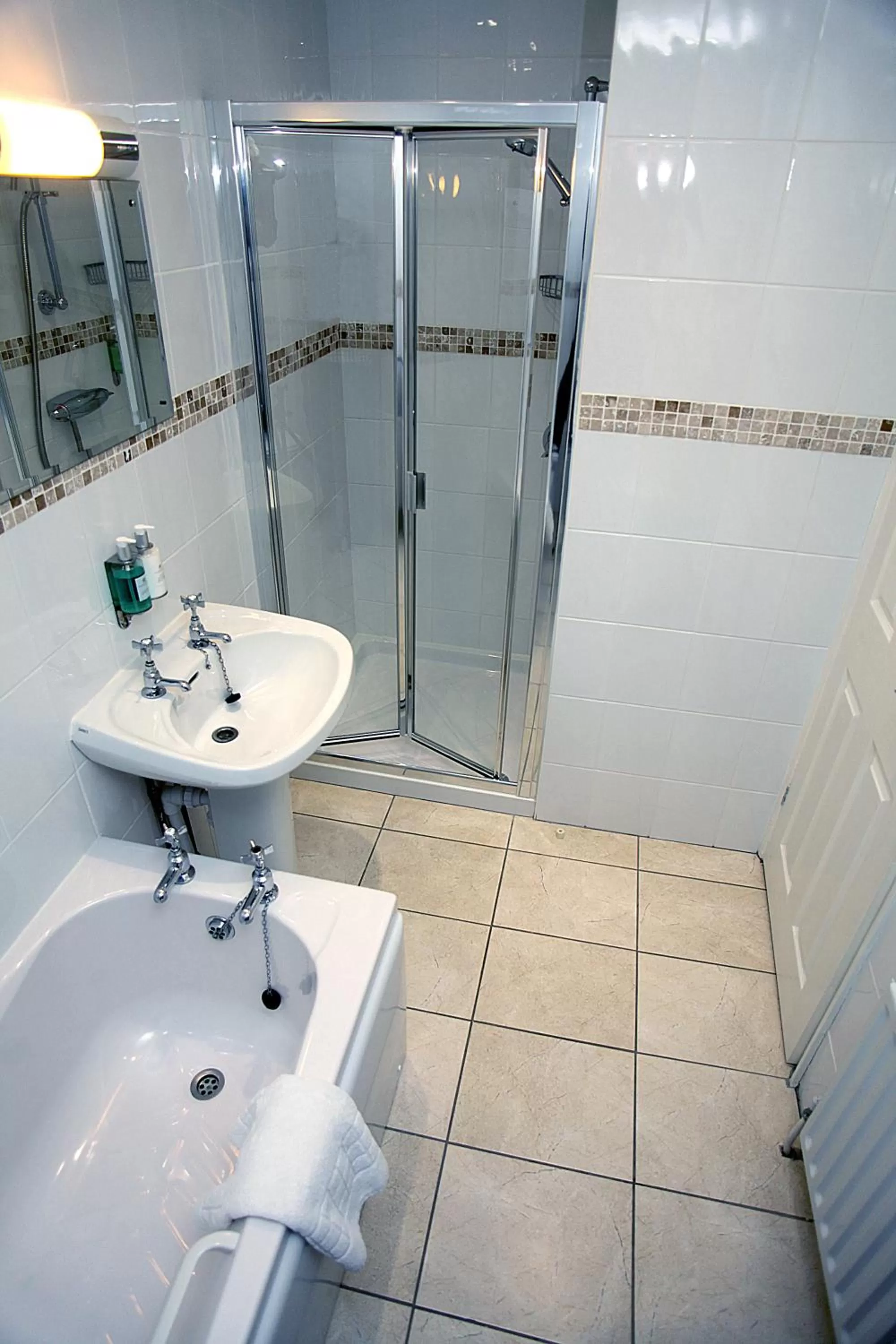 Bathroom in OYO Devonshire Park Hotel
