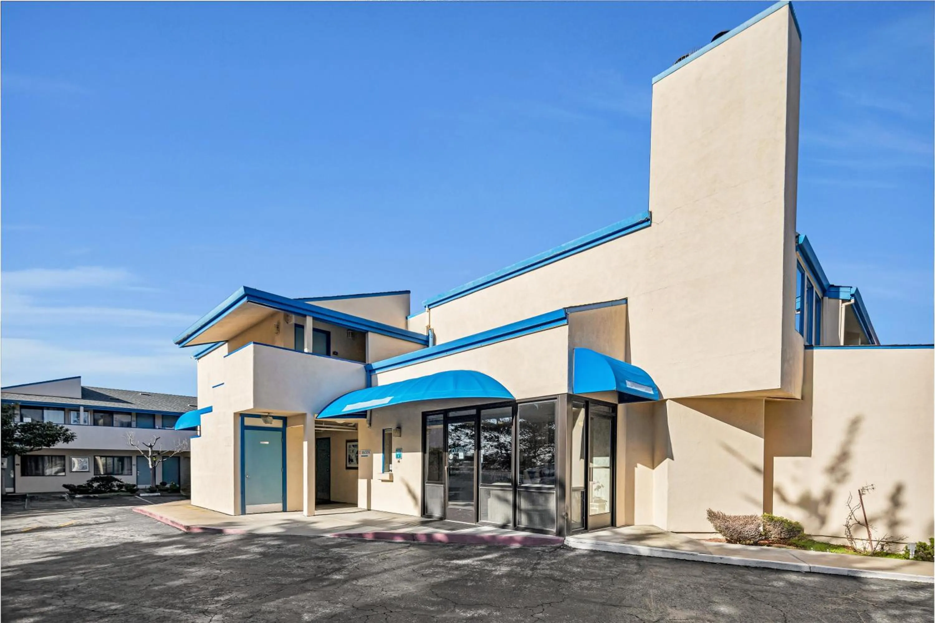 Property building in Bay Breeze Inn
