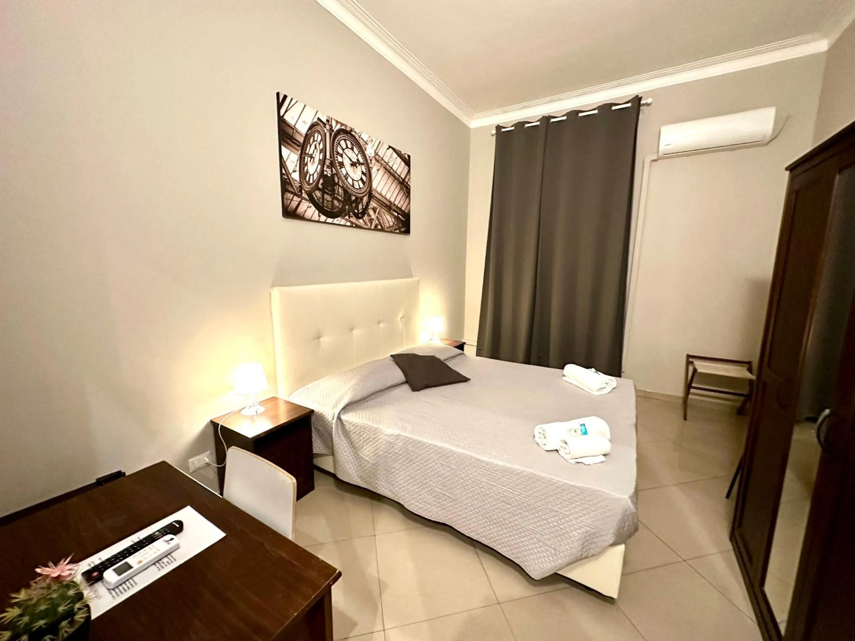 Bedroom, Bed in Golden Milano Hotel