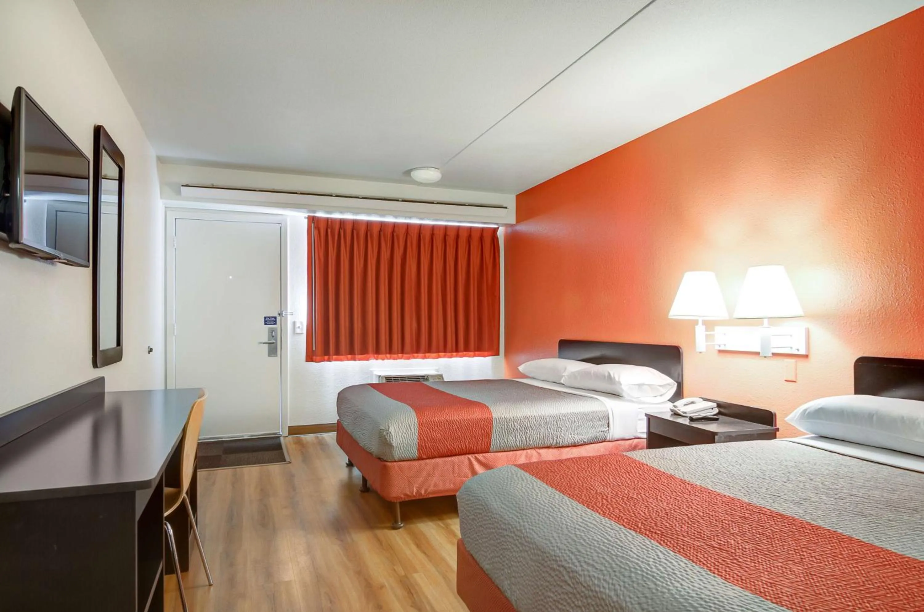 Quadruple Room - single occupancy - Disability Access - Non-Smoking in Motel 6-Springfield, MO - North