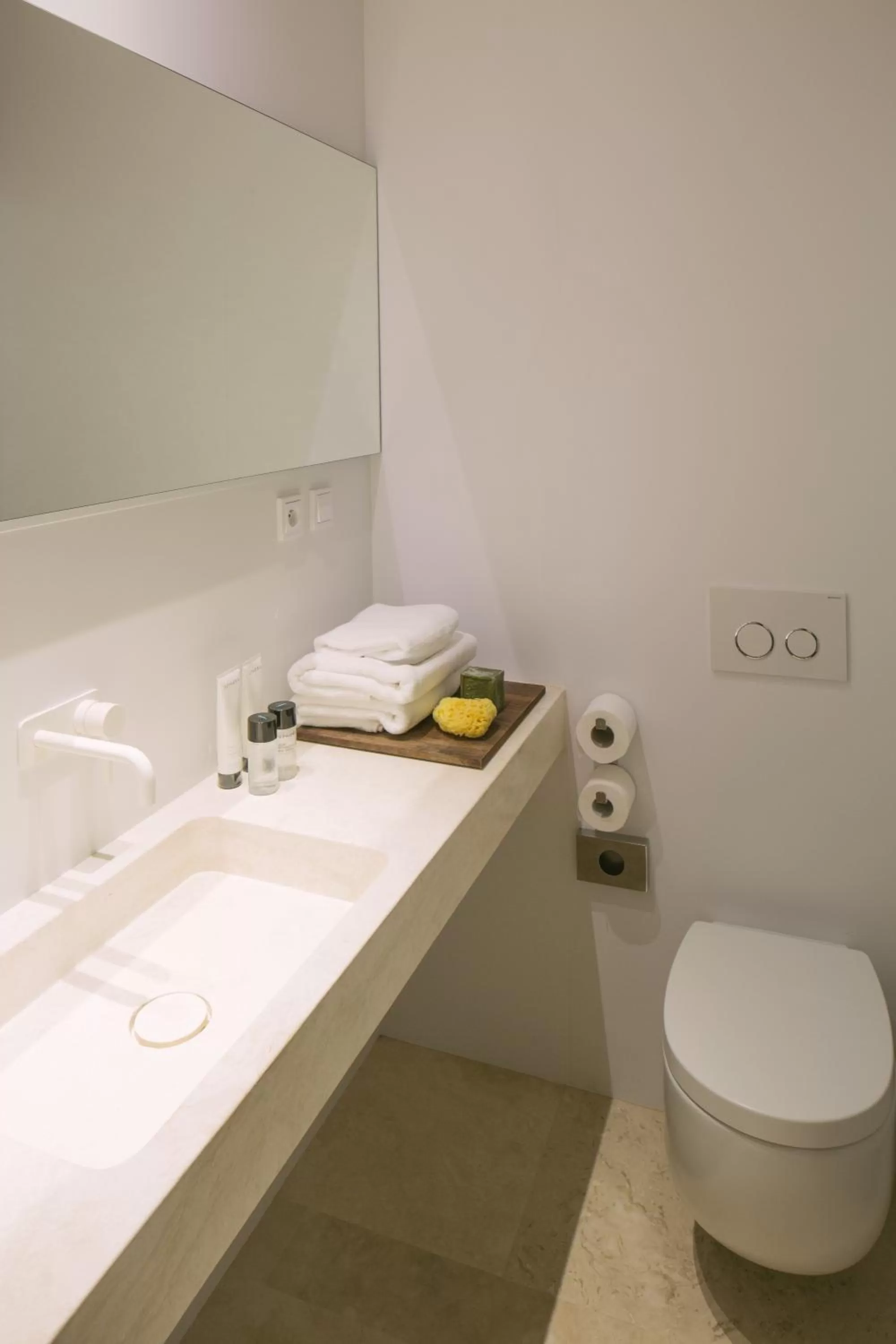 Small Double Room in Hotel Golden Crown