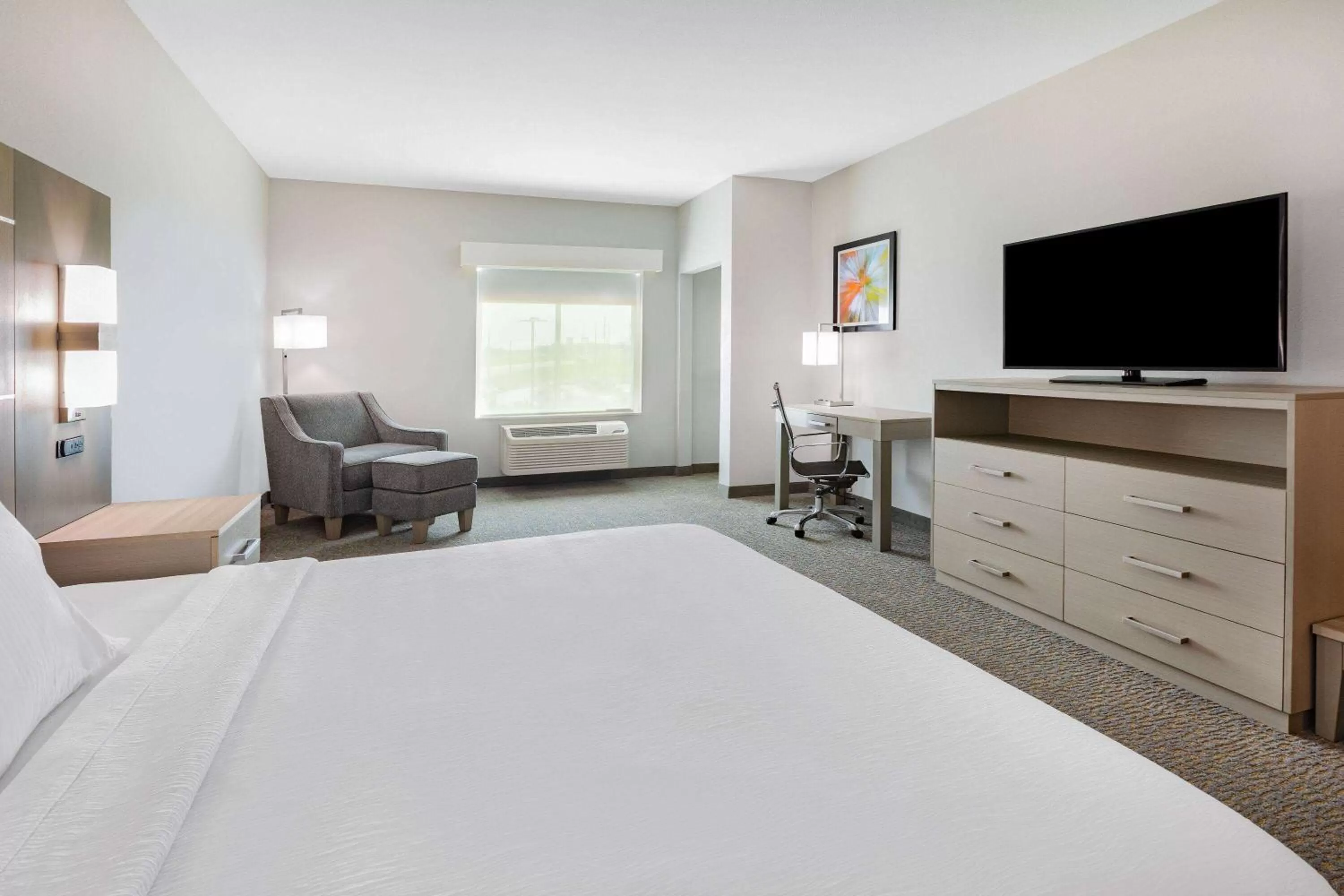 King Room with Mobility Access and Bathtub with Grab Bars, Non-Smoking in La Quinta Inn & Suites by Wyndham Jackson-Cape Girardeau