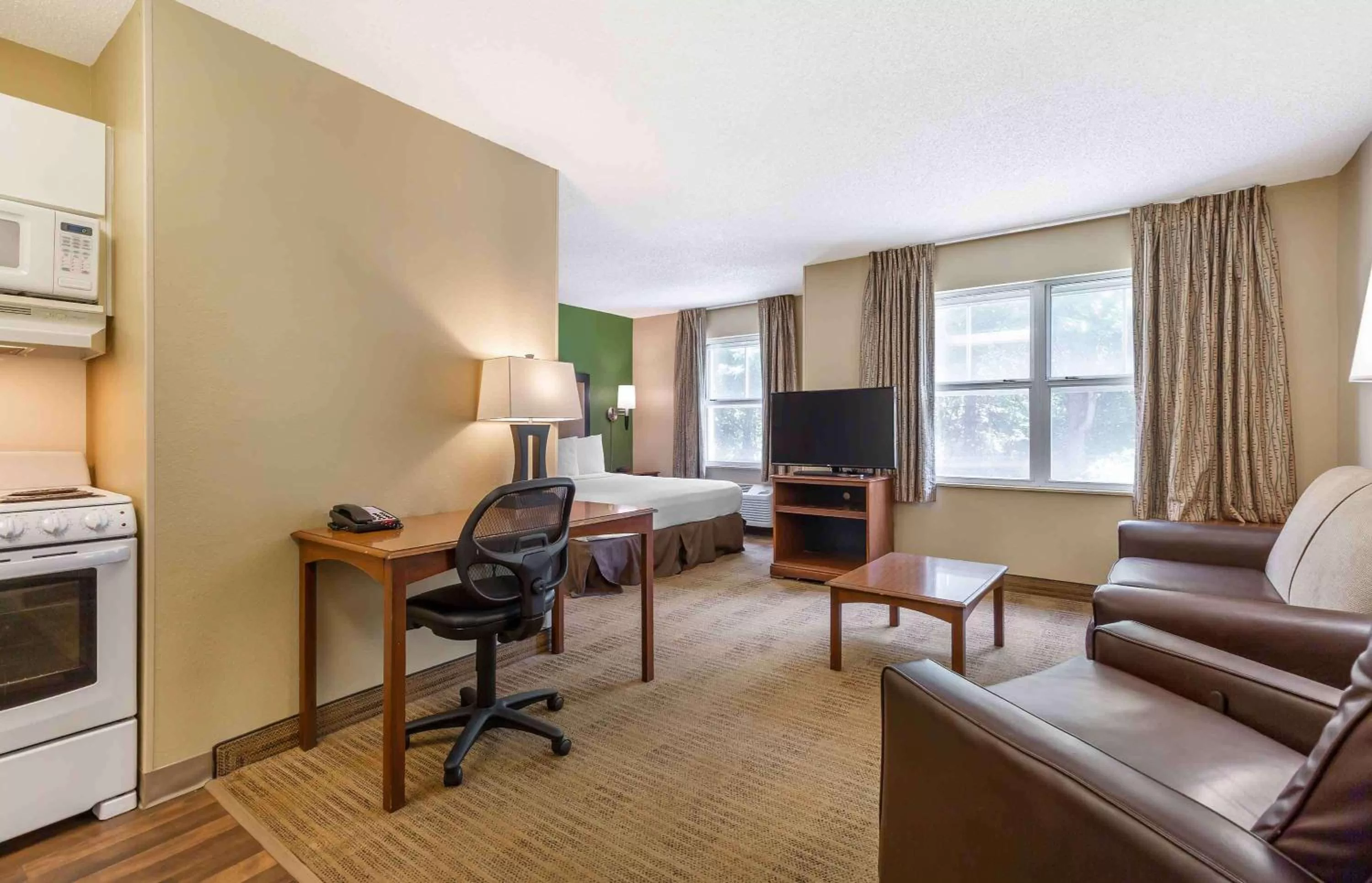 Deluxe Studio with 1 King Bed - Non-Smoking in Extended Stay America Suites - Washington, DC - Gaithersburg - South