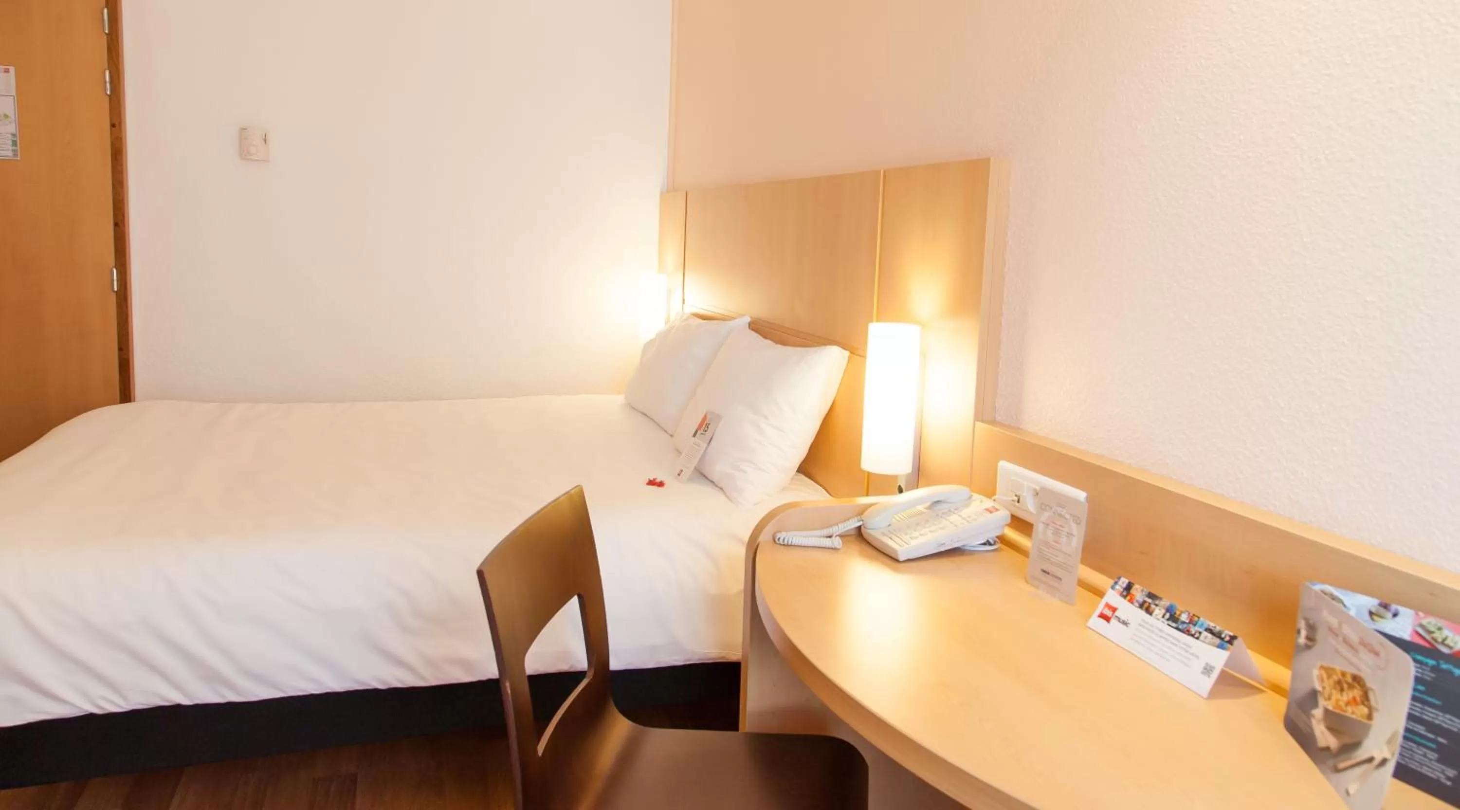 Standard Room with One Double Bed and One Single Bed in ibis Poitiers Centre