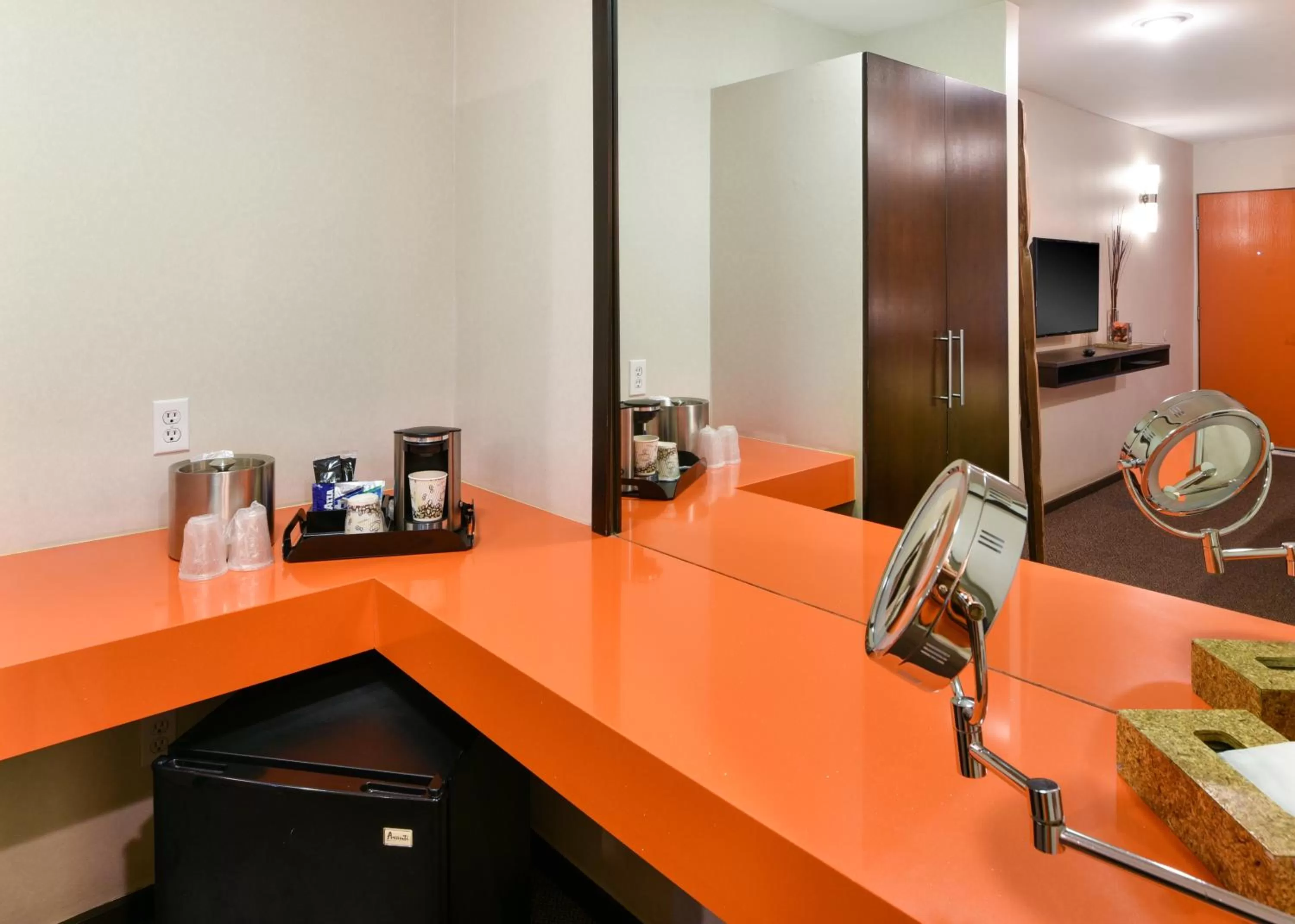 Standard King Room - single occupancy in The Tangerine - a Burbank Hotel