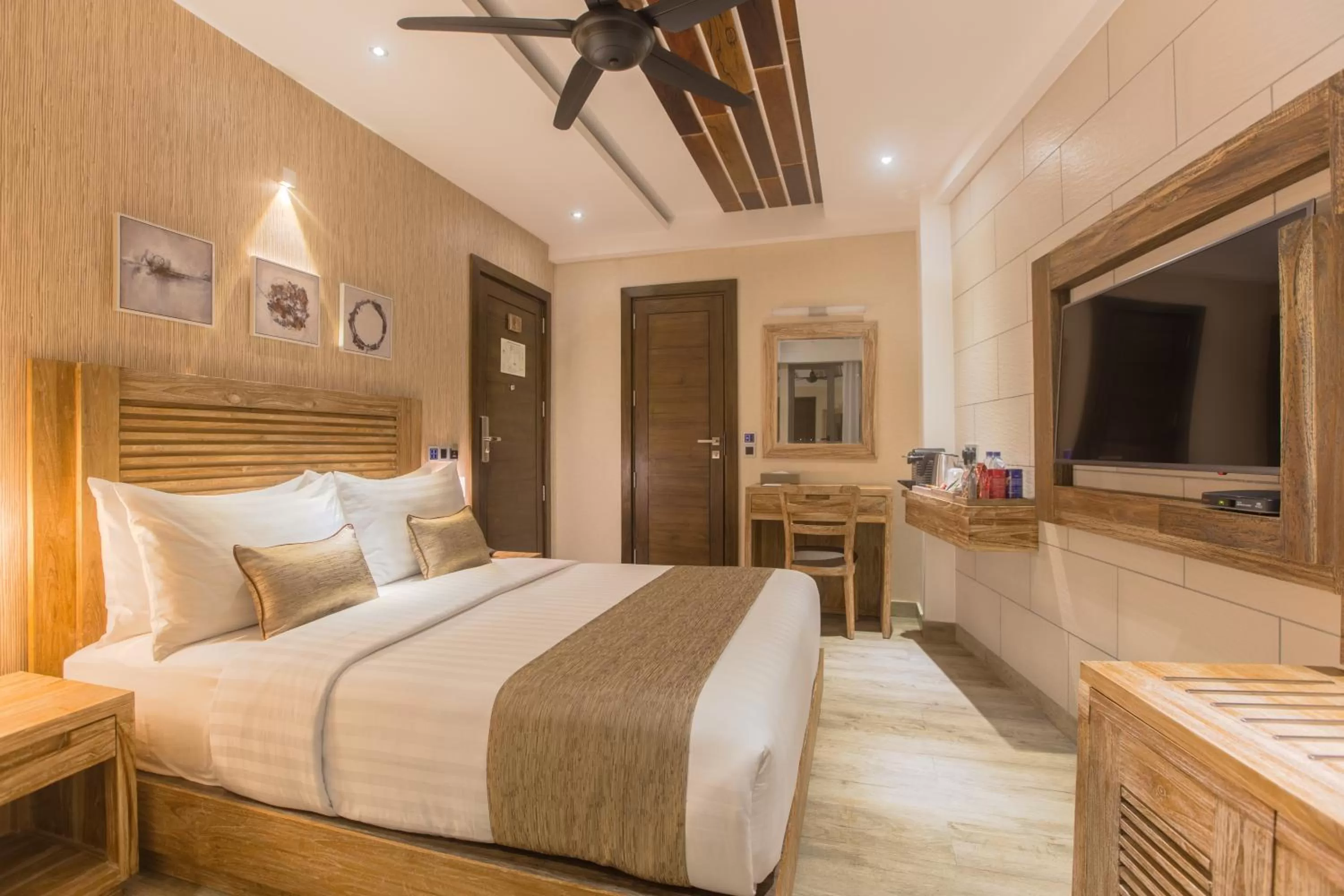 Super Deluxe Double with Ocean View and Balcony (Free Return Airport Transfer) in Samann Grand