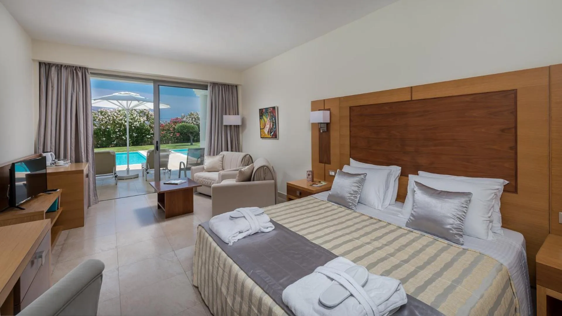Junior Suite with Private Pool and Garden View in Apollo Blue