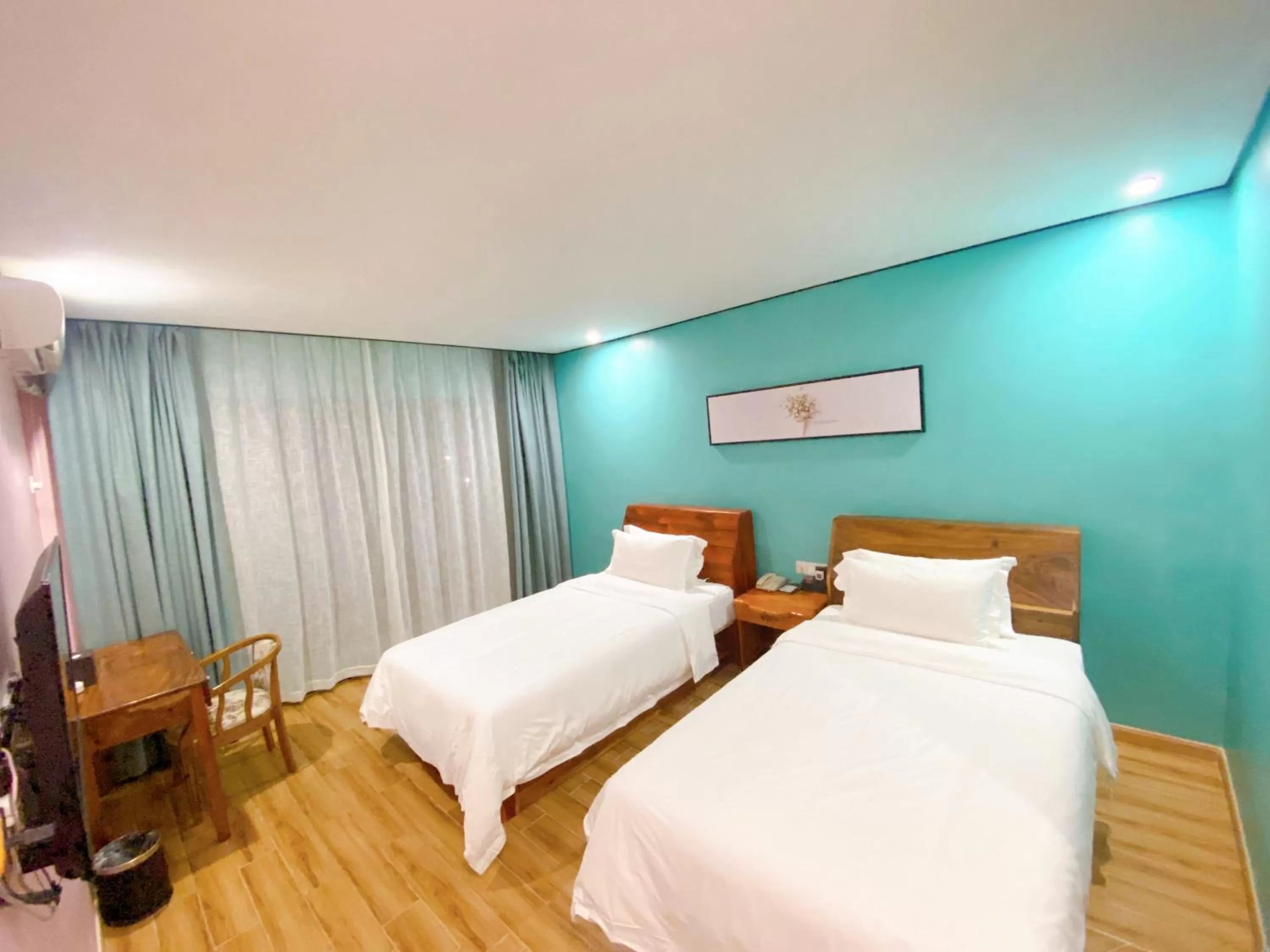 Superior Twin Room in Junlan Hotel