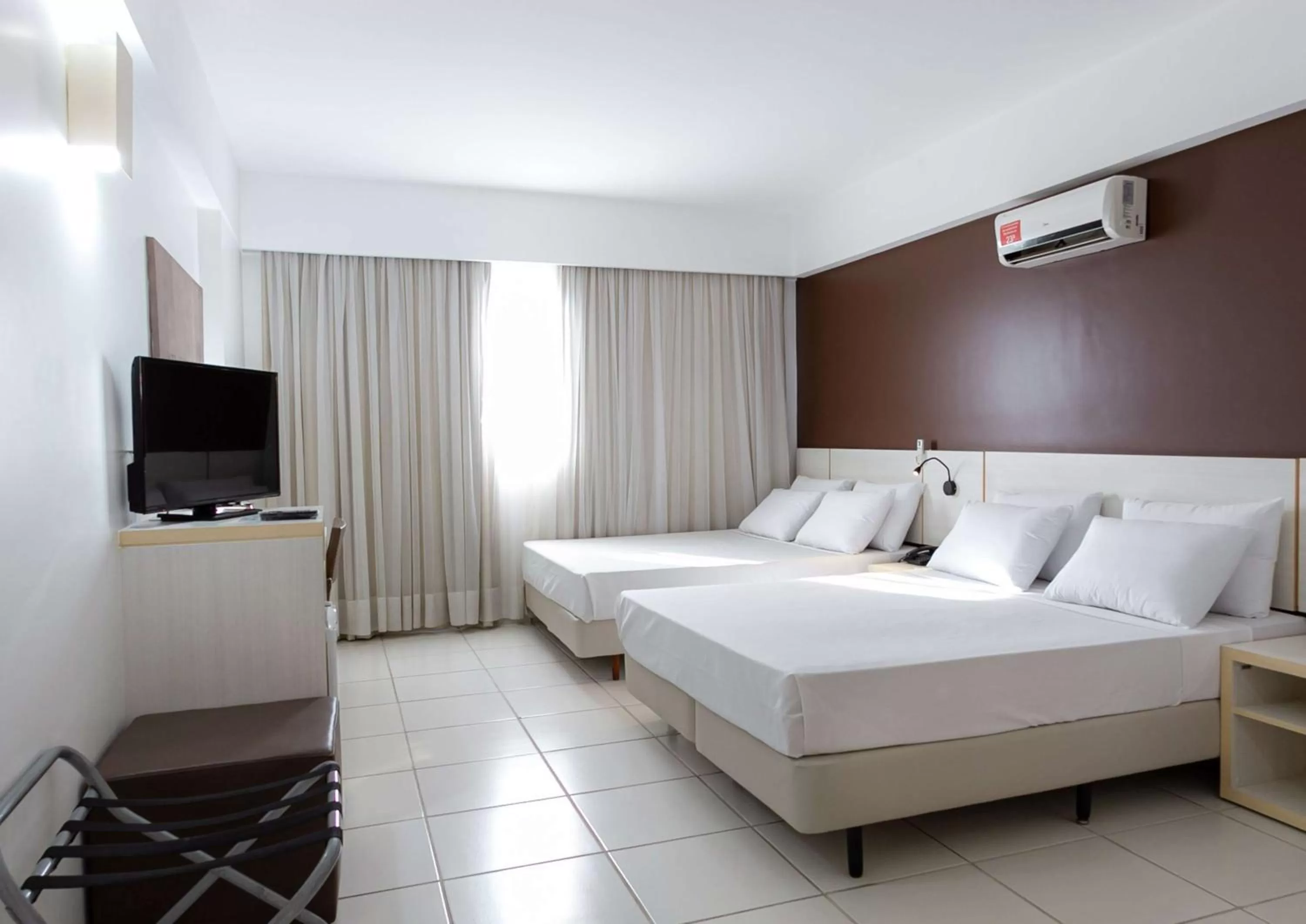 Deluxe Queen Room with Two Queen Beds in Best Western Suites Le Jardin Caldas Novas
