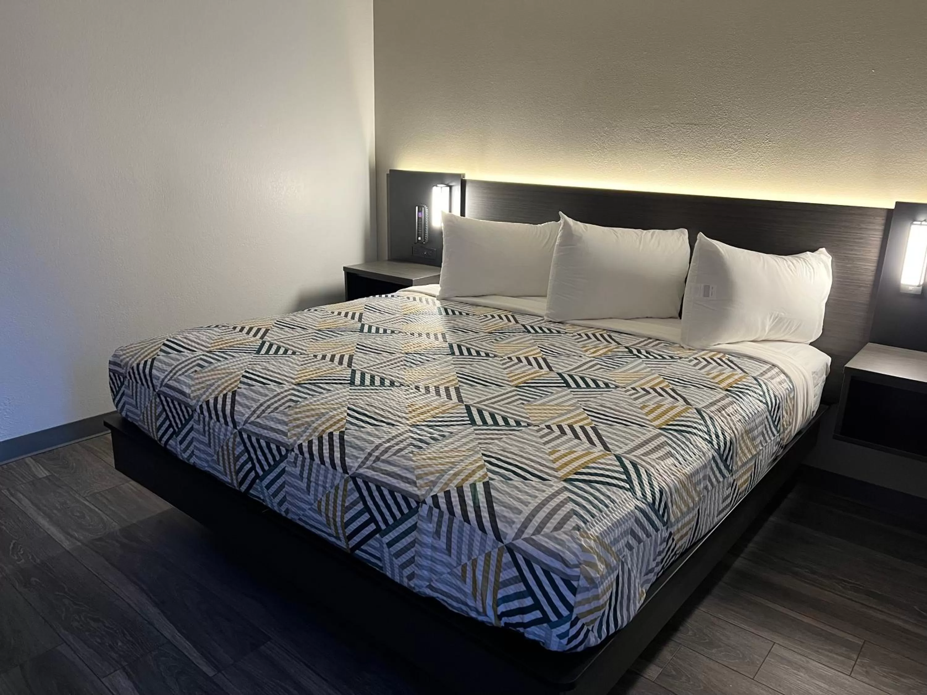 Queen Room - Disability Access - Roll in Shower in Motel 6-Ely, NV