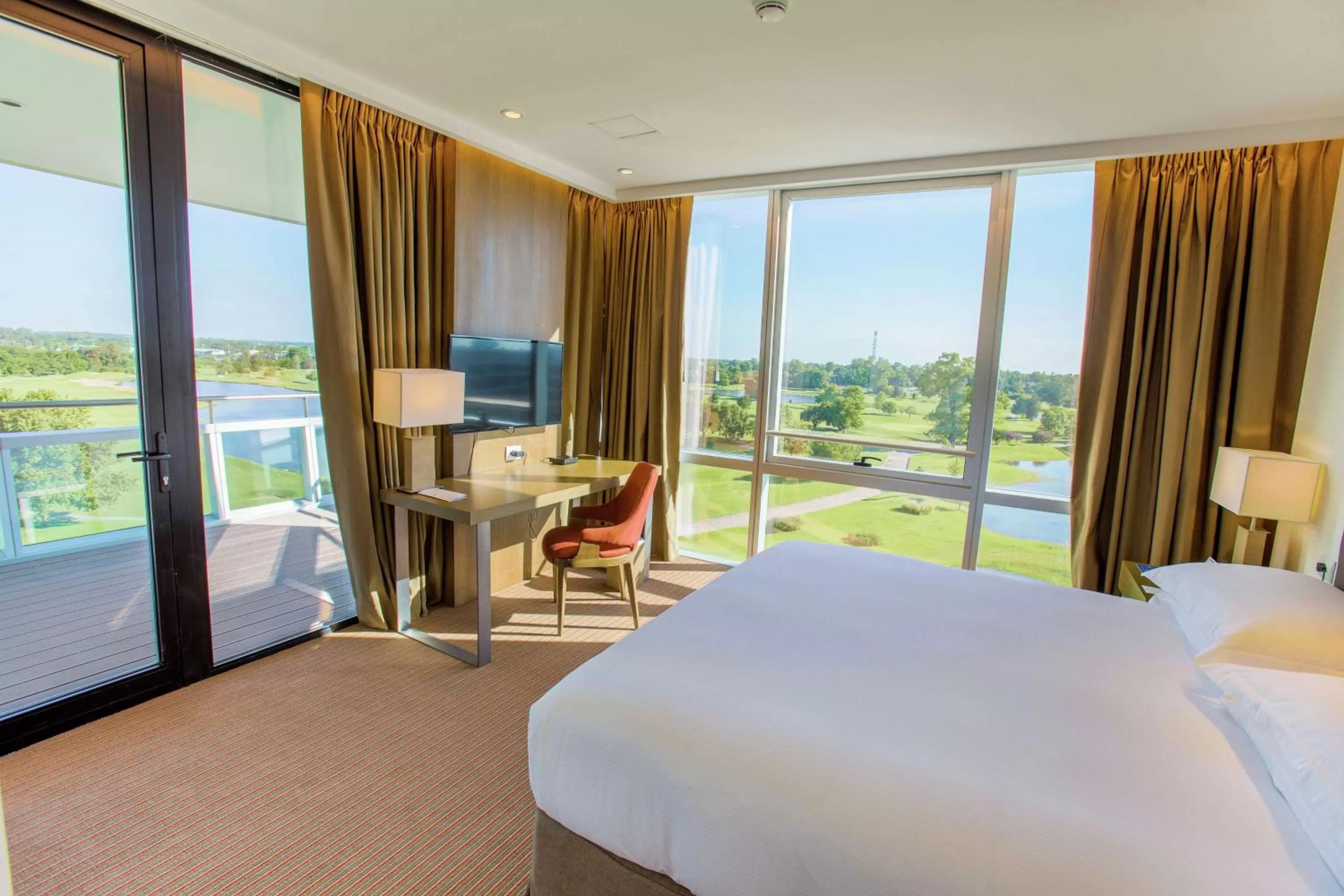 Corner King Suite with Terrace - single occupancy in Hilton Pilar