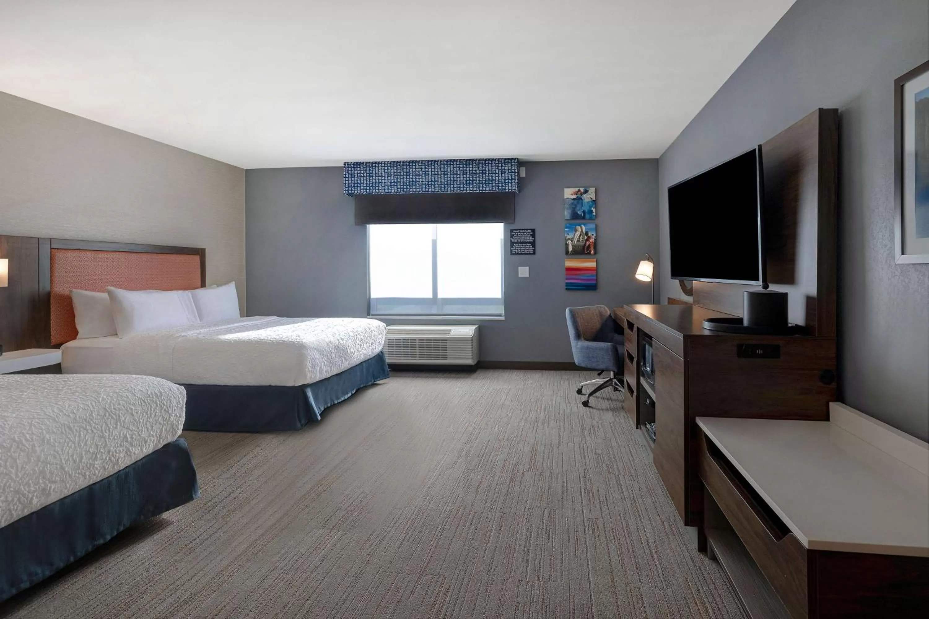 Queen Room with Bath Tub - Mobility Accessible - Non-Smoking in Hampton Inn Crown Point, In