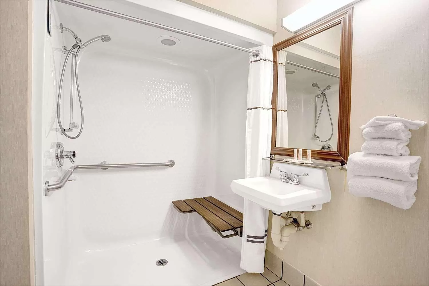 Double Room - Mobility Access/Non-Smoking in Baymont by Wyndham Monroe