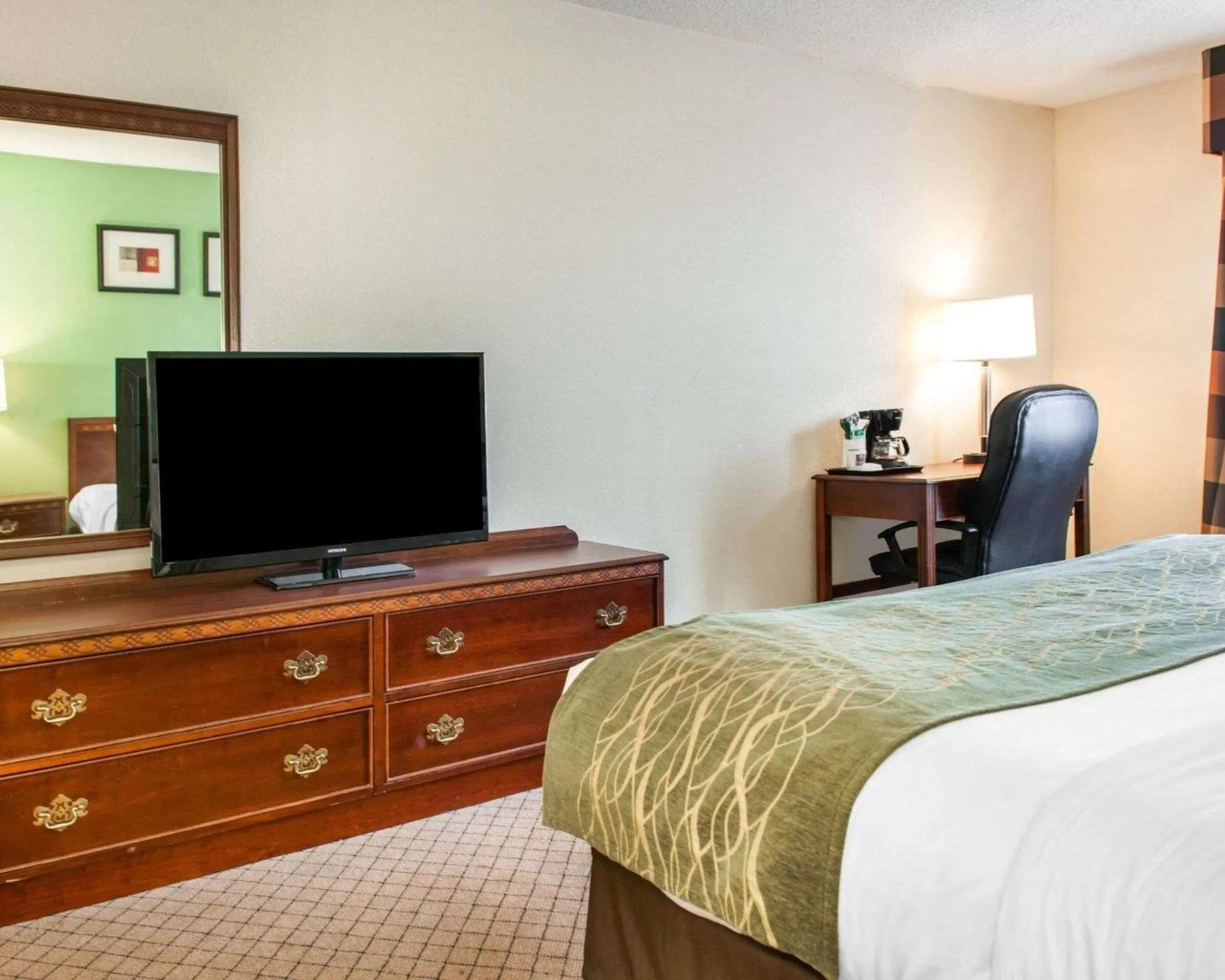 King Room - Accessible/Non-Smoking in Comfort Inn Goshen