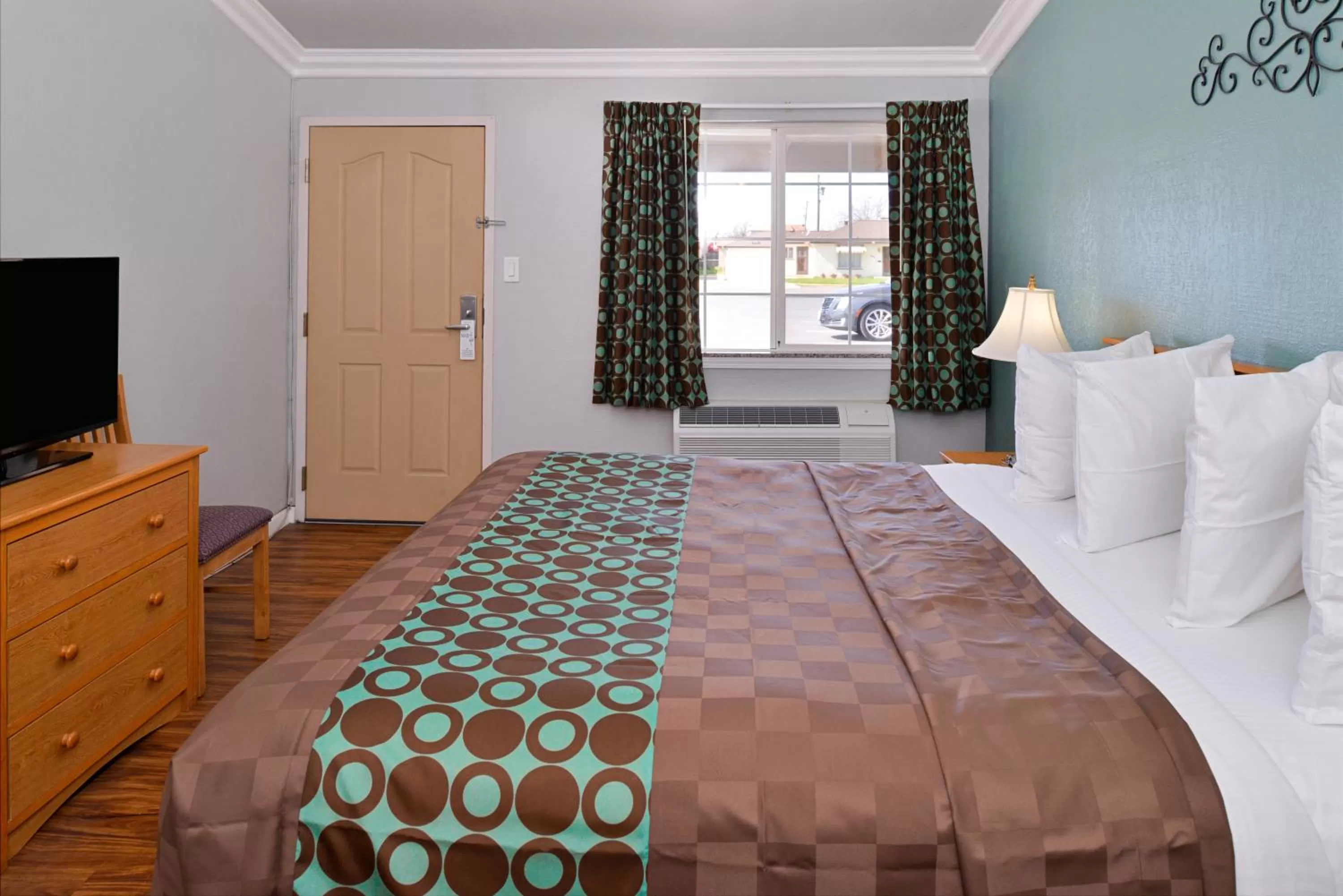 King Room - Non-Smoking in Americas Best Value Inn Los Banos