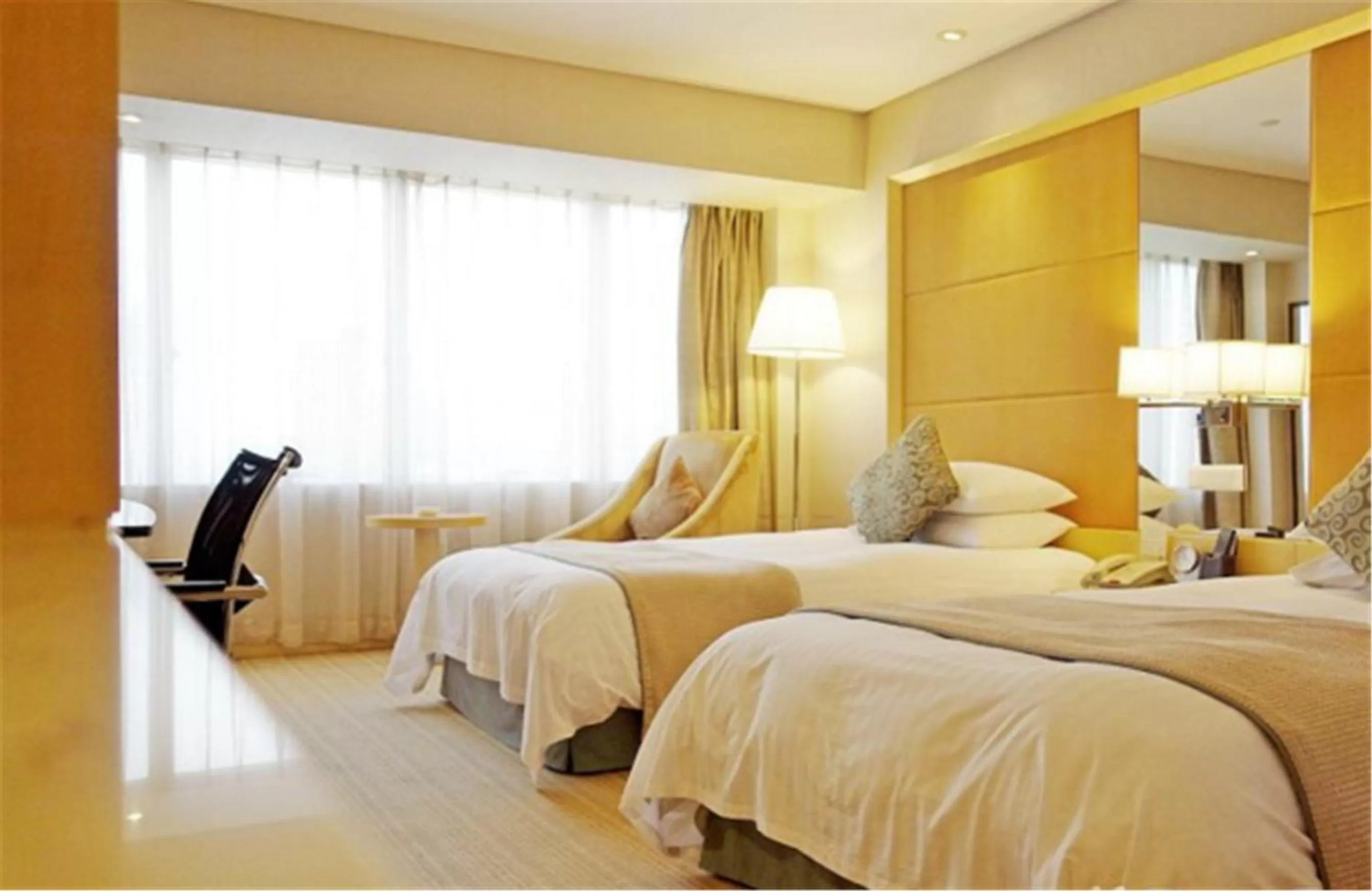 Deluxe Twin Room with City View in Jin Jiang Tower