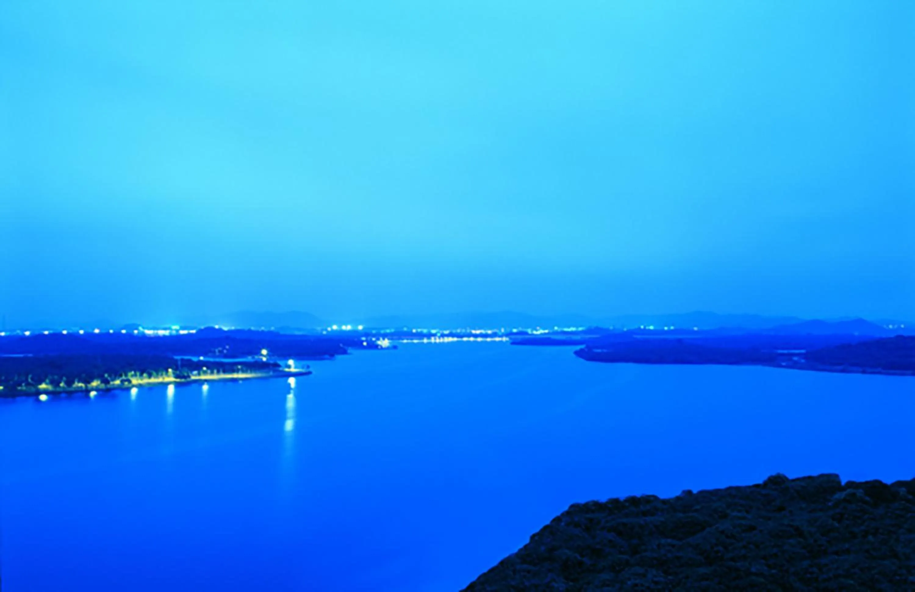 Twin Room with Lake View in Hyatt Regency Dongguan
