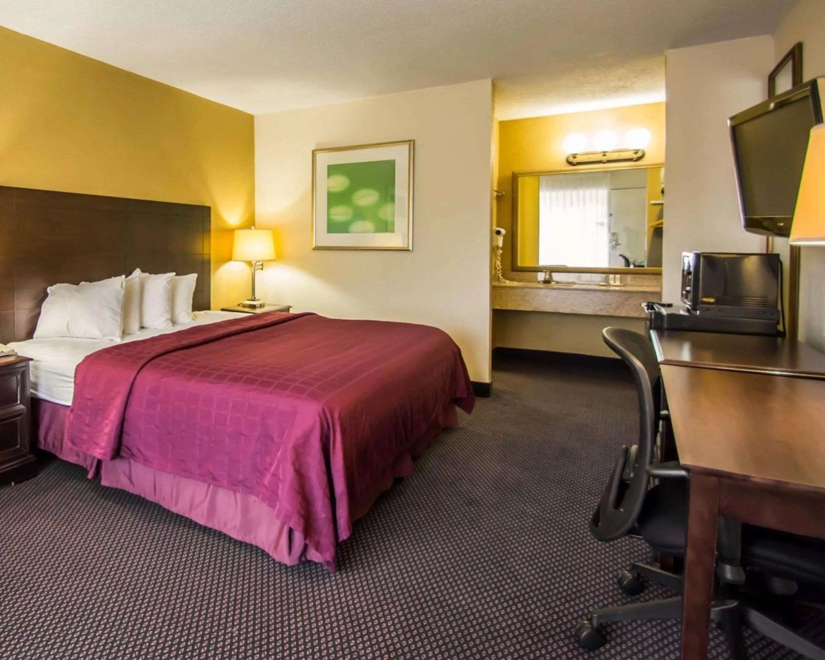 King Room with Tub - Mobility Accessible/Non Smoking in Quality Inn Alachua - Gainesville Area