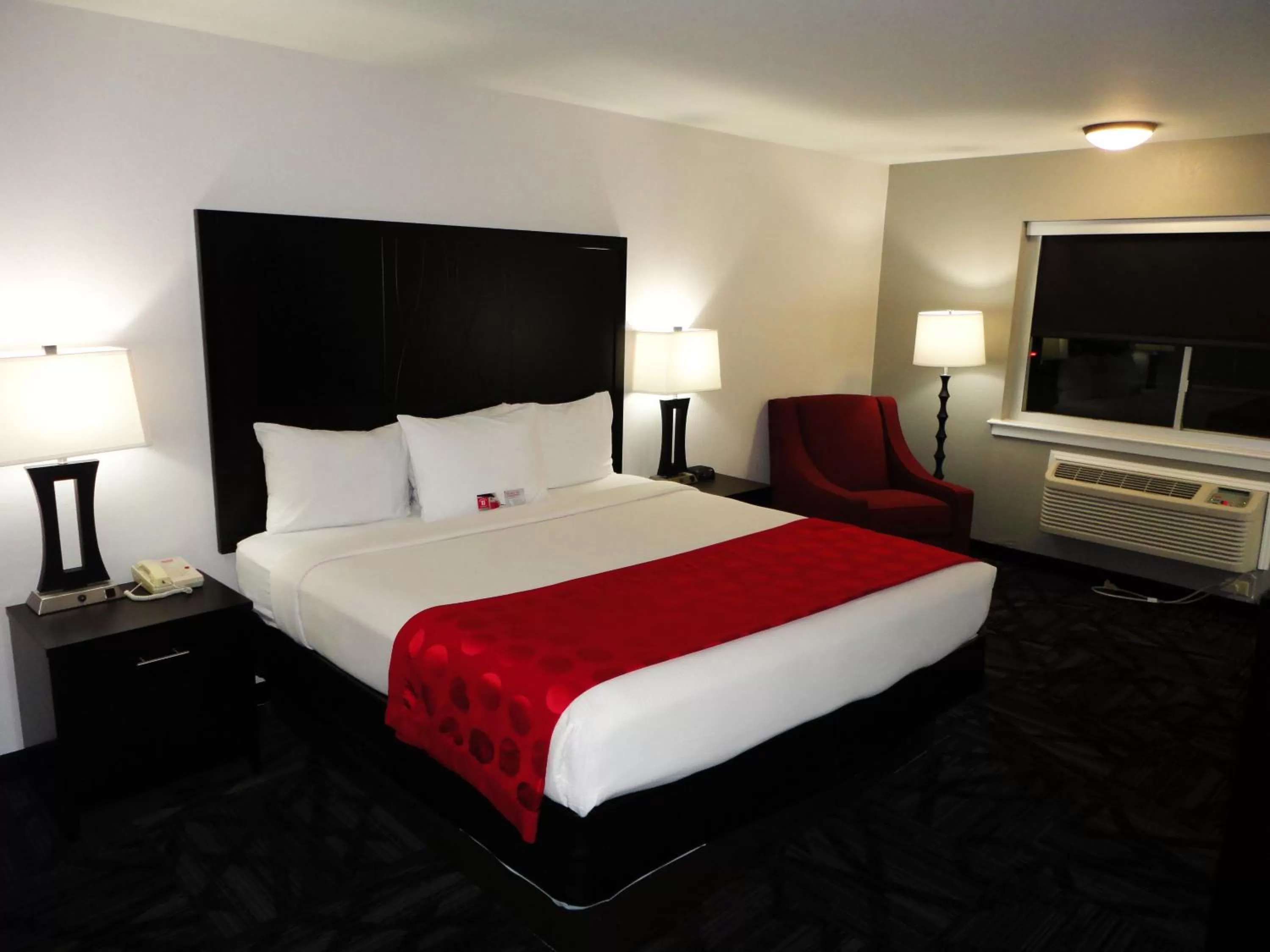 Business King Suite - Non-Smoking in Ramada by Wyndham Tuscaloosa