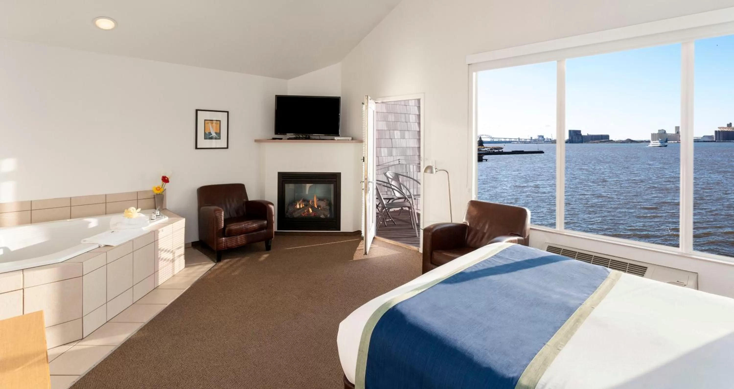 Junior Suite with Bay View in South Pier Inn