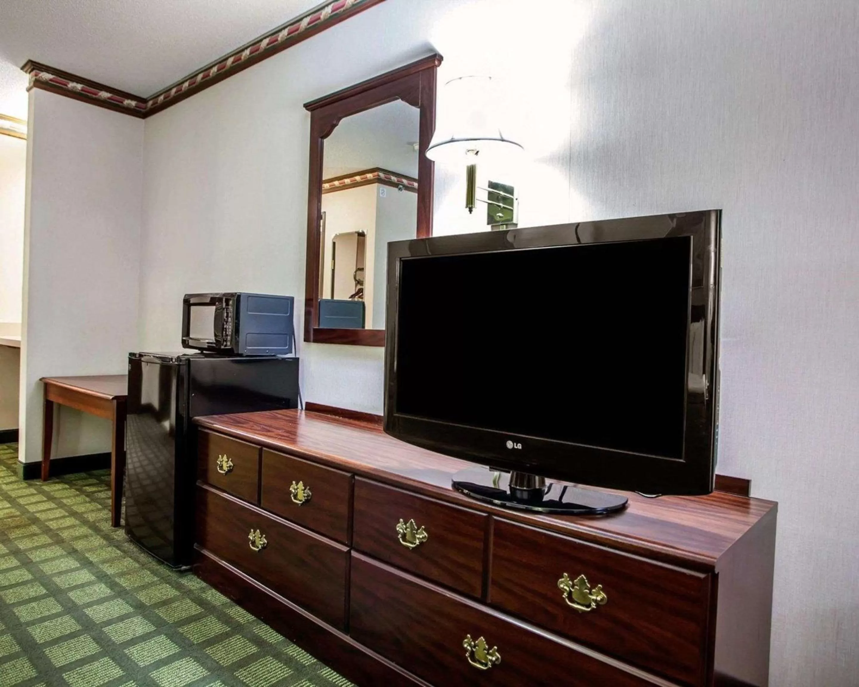 King Room in Quality Inn Arcola