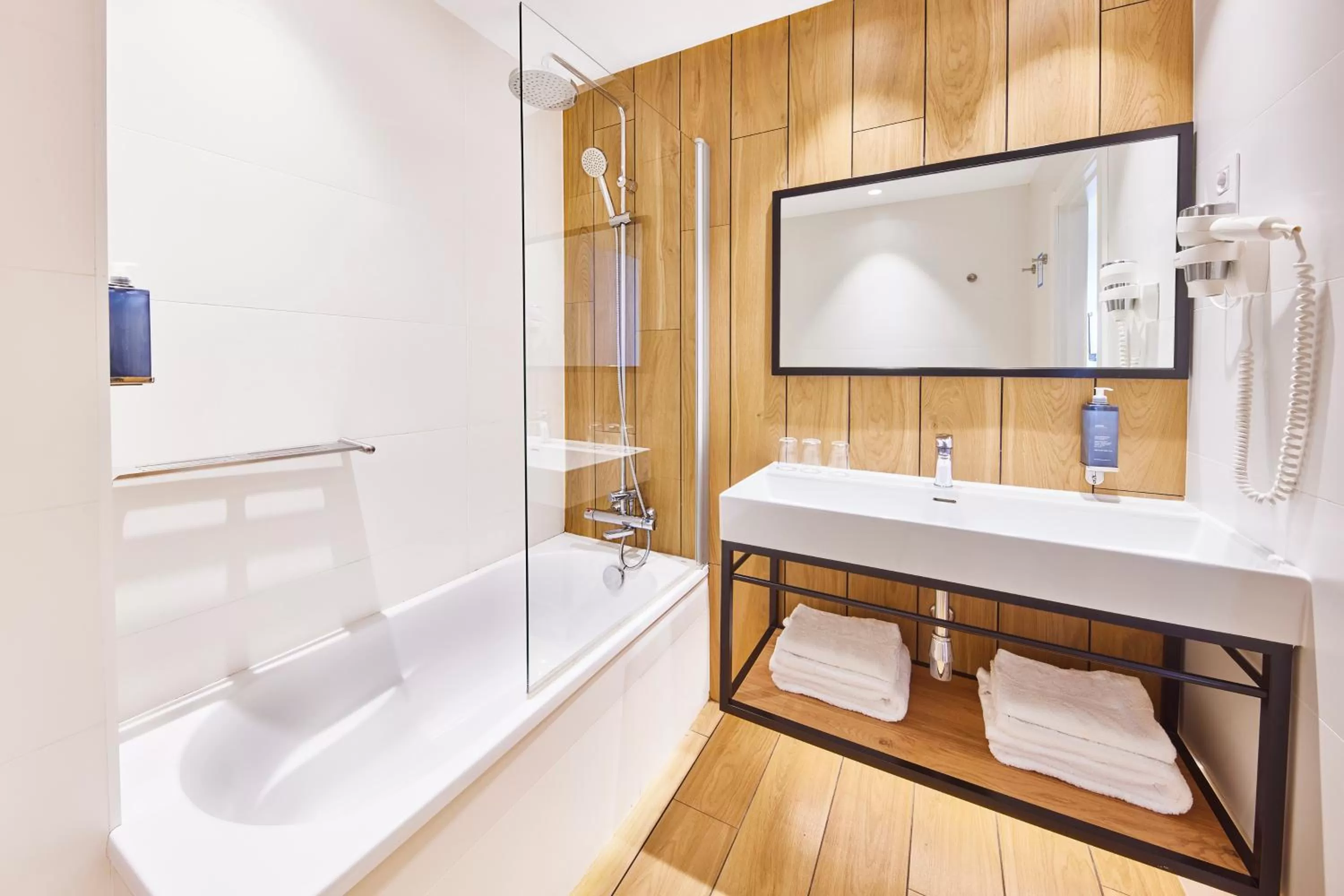 Twin Room with Extra Bed in Barcelona Century Hotel