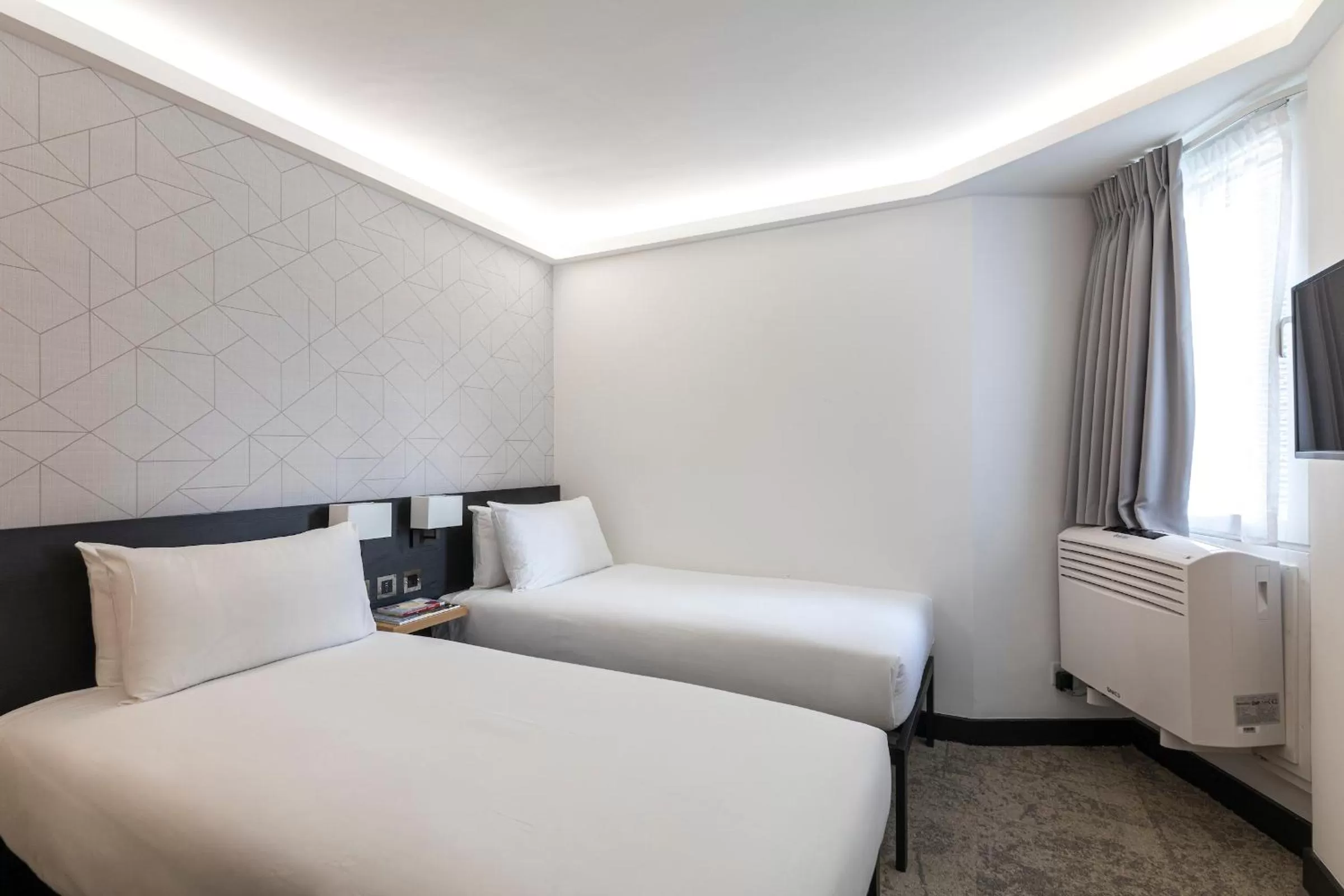 Deluxe Twin Room in STG Hotel Oxford Street - formerly St Giles London Hotel