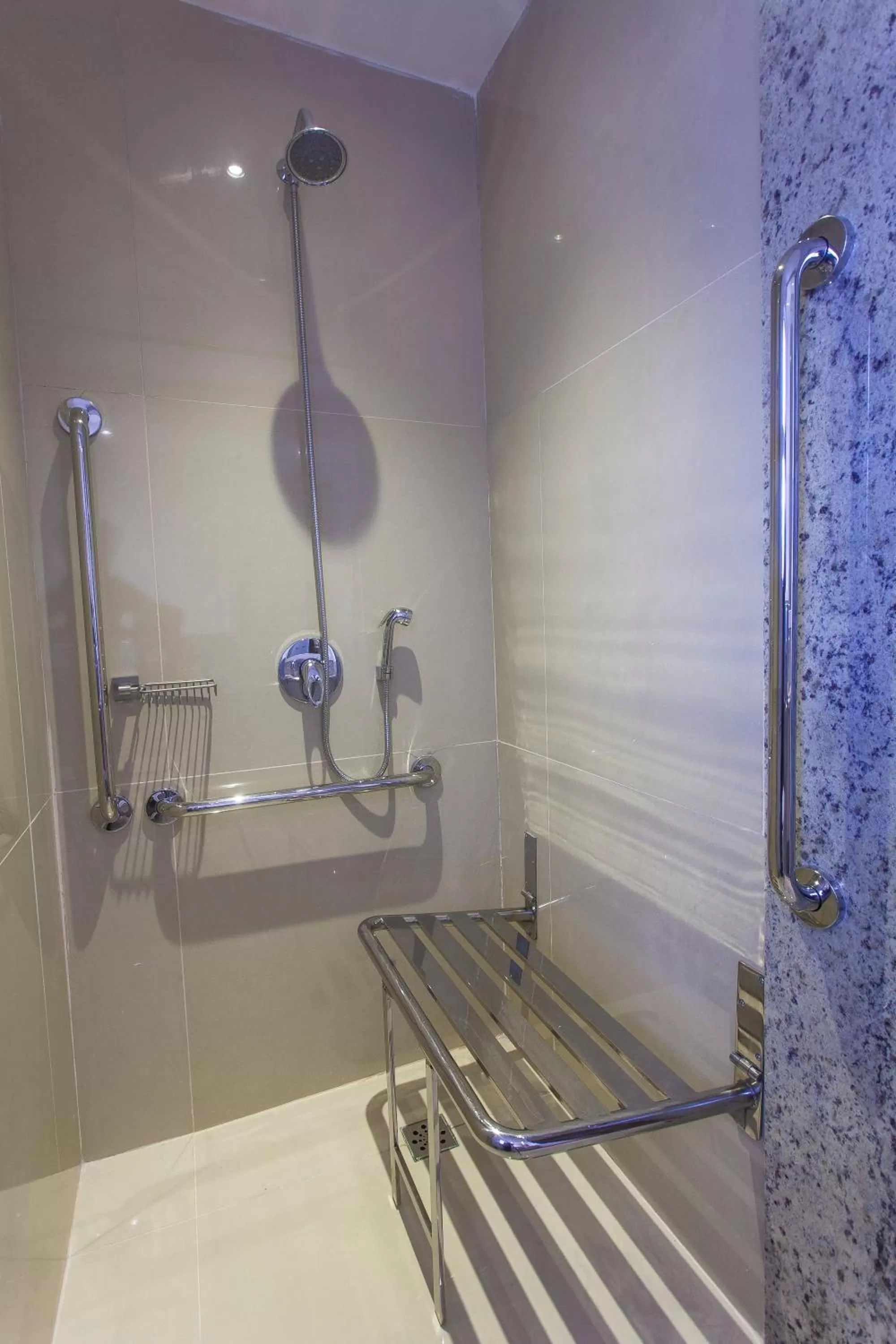 King Deluxe Accessible Roll Shower Smoking - single occupancy in Holiday Inn Natal, an IHG Hotel