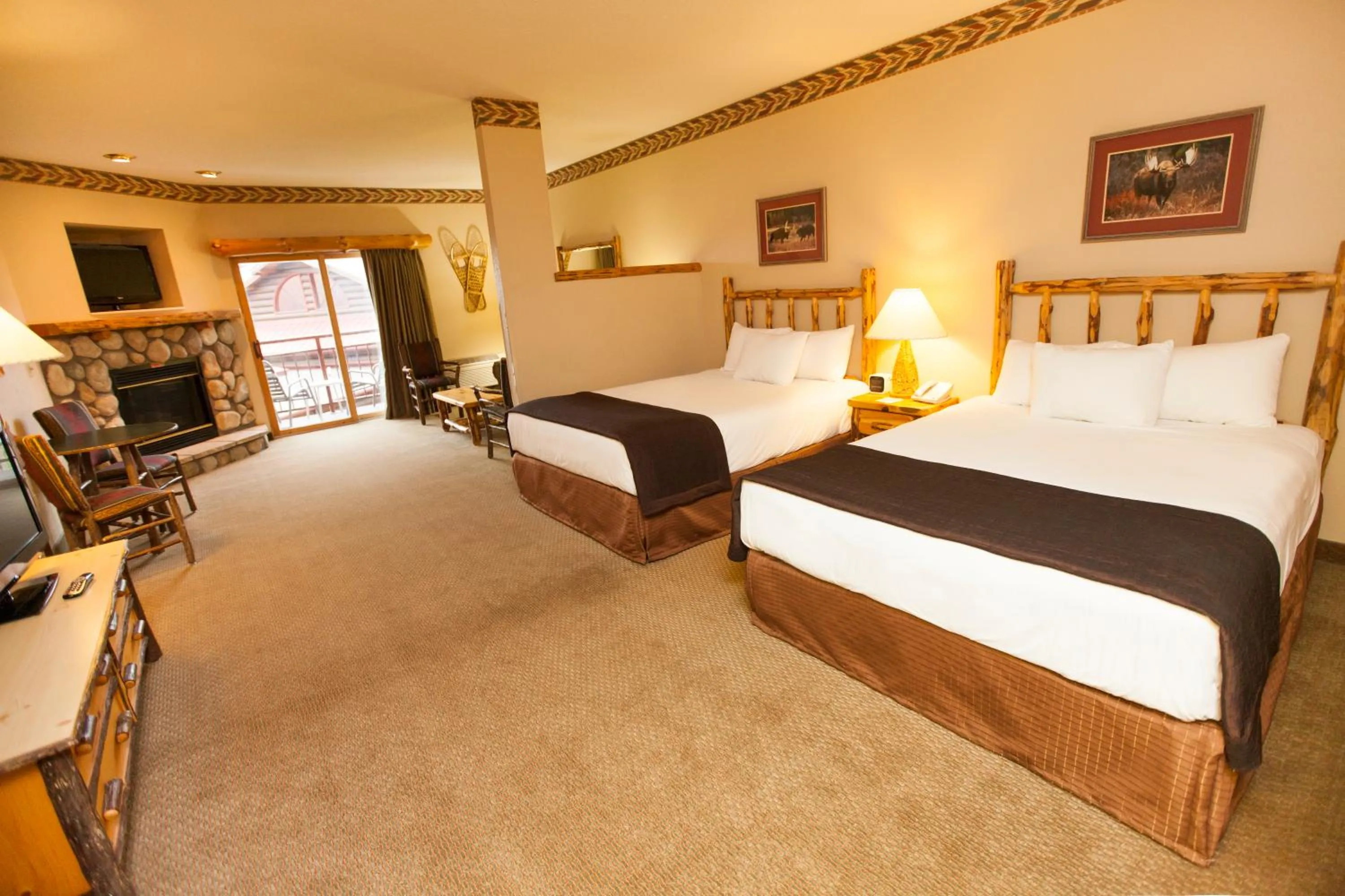 Family Fireplace Suite, Balcony/Patio in Great Wolf Lodge Sandusky