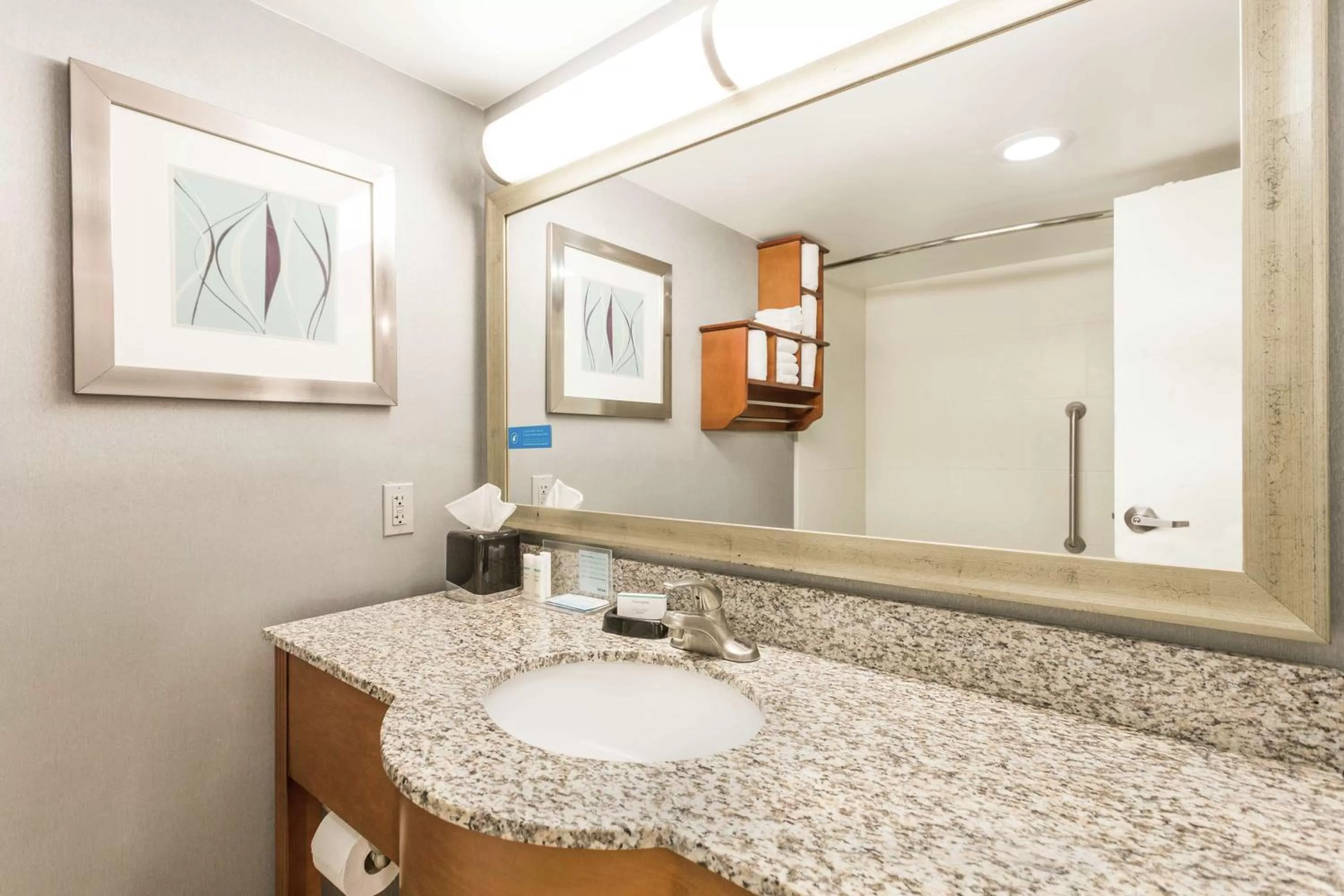 King Room - Non-Smoking in Hampton Inn Morehead City