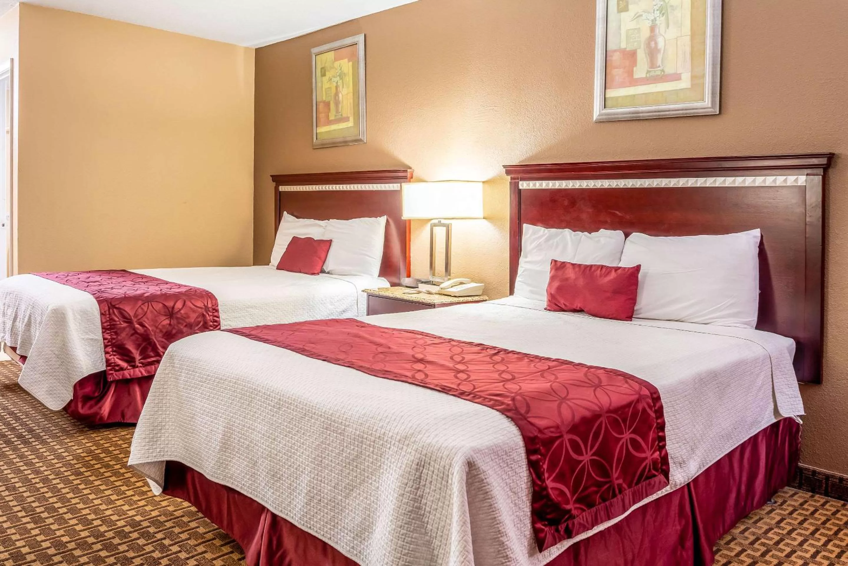 Double Room with Two Double Beds - Accessible/Non-Smoking in Rodeway Inn Bushnell