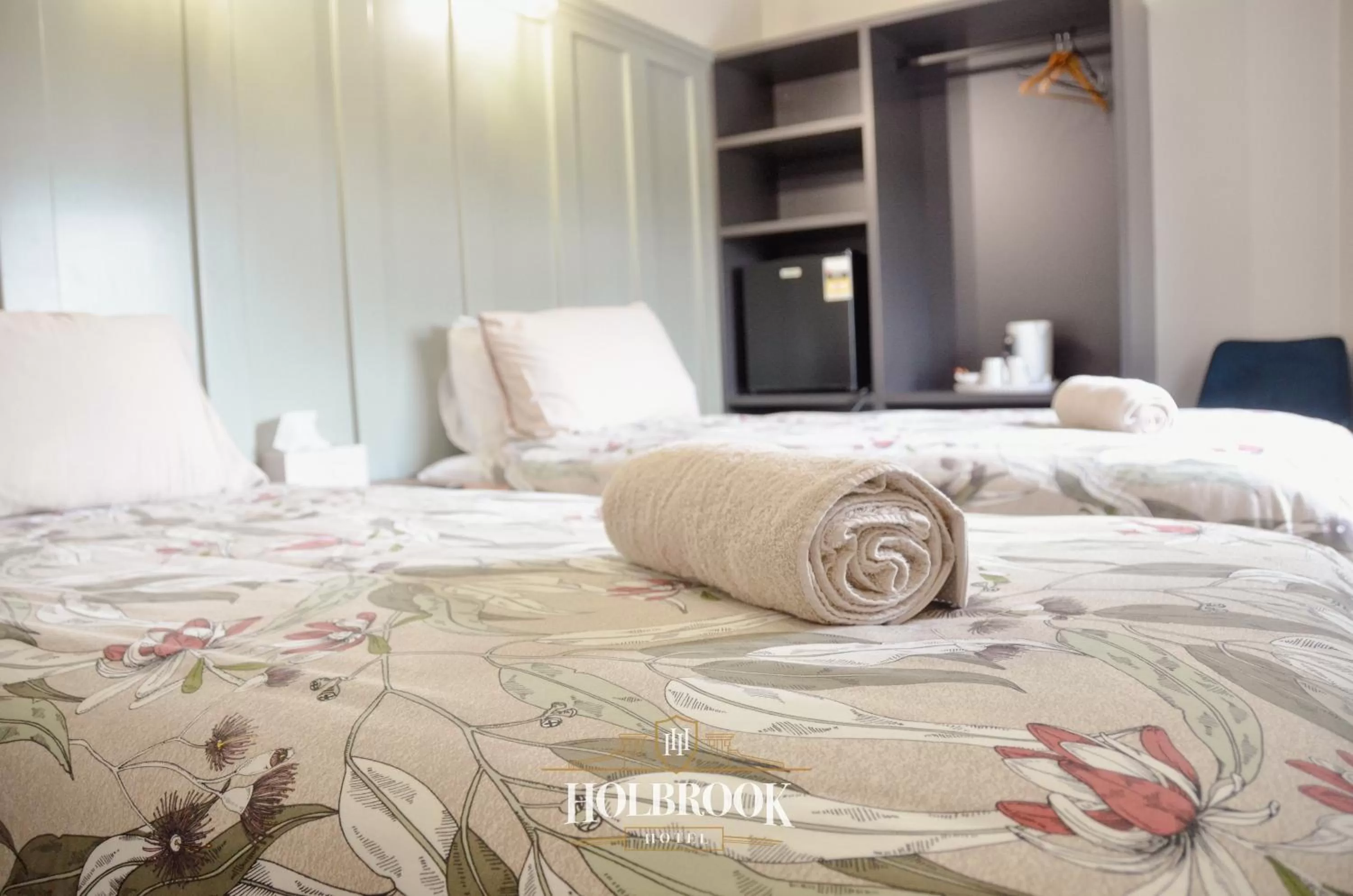 Twin Room in Holbrook Hotel