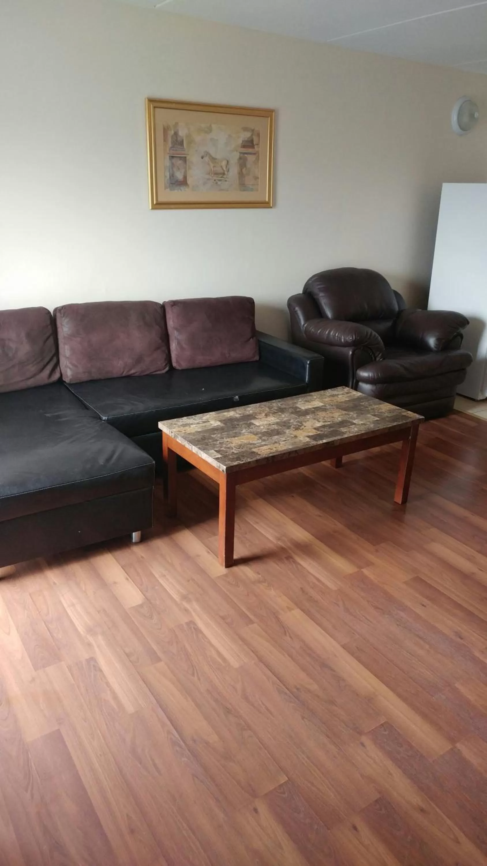 Studio Suite with Two Double Beds - Smoking in Super 8 by Wyndham Cambridge/Kitchener/Waterloo Area