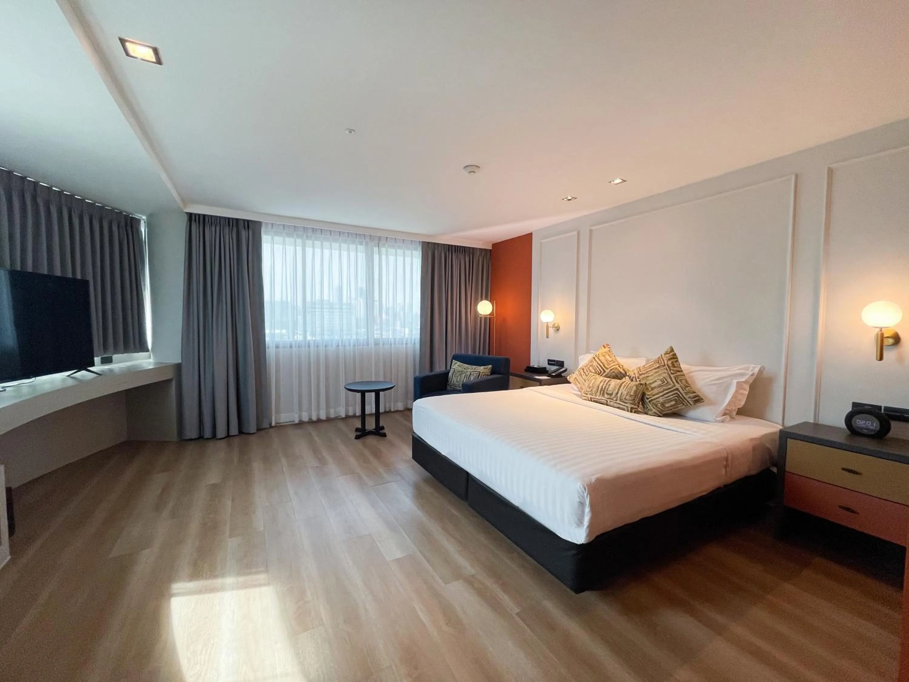 Executive Deluxe Double Room in A-ONE Bangkok Hotel