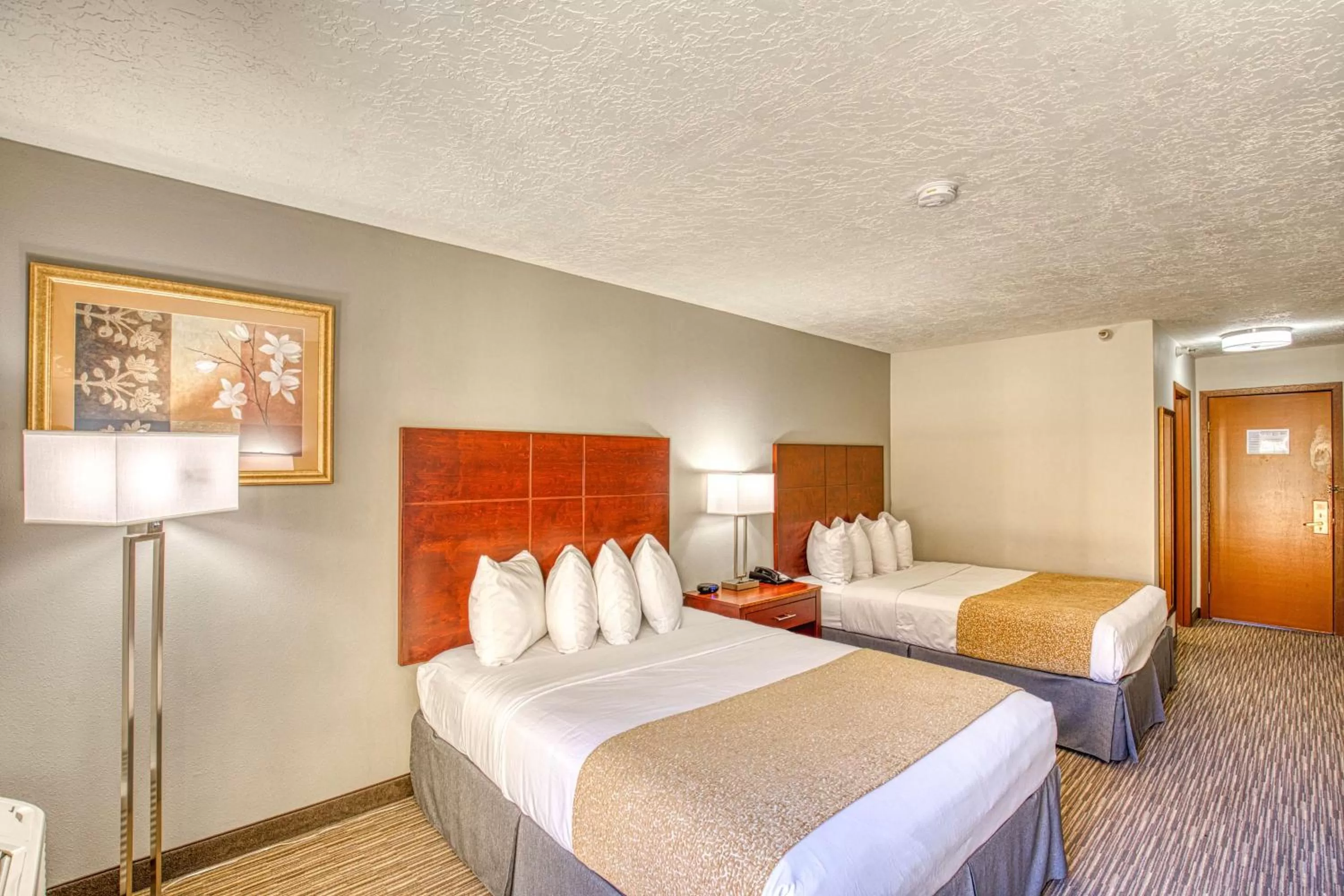 Queen Room with Two Queen Beds and Bathtub - Disability Access in Best Western Green Valley Inn