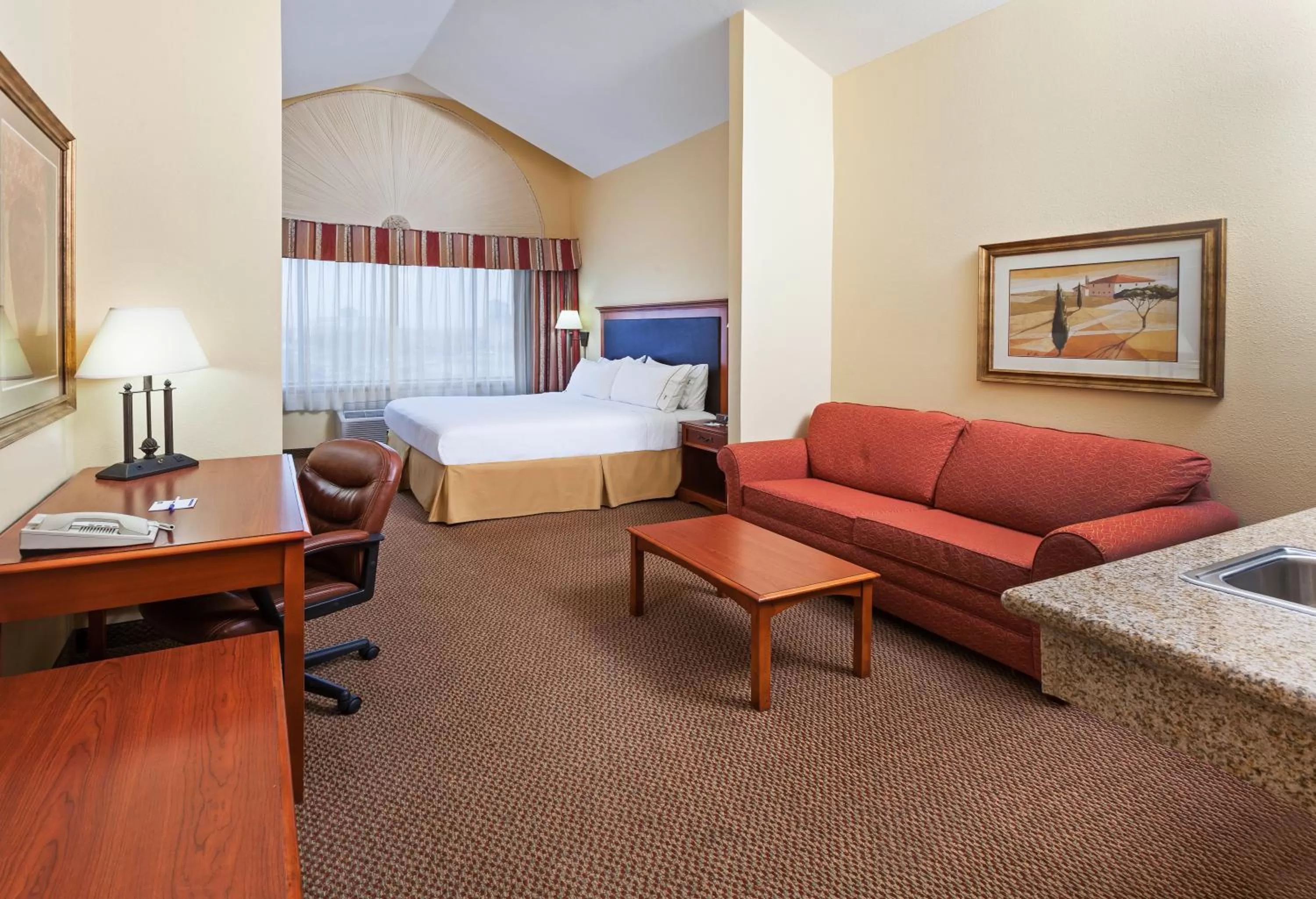 One-Bedroom King Suite in Holiday Inn Express & Suites - Laredo-Event Center Area by IHG